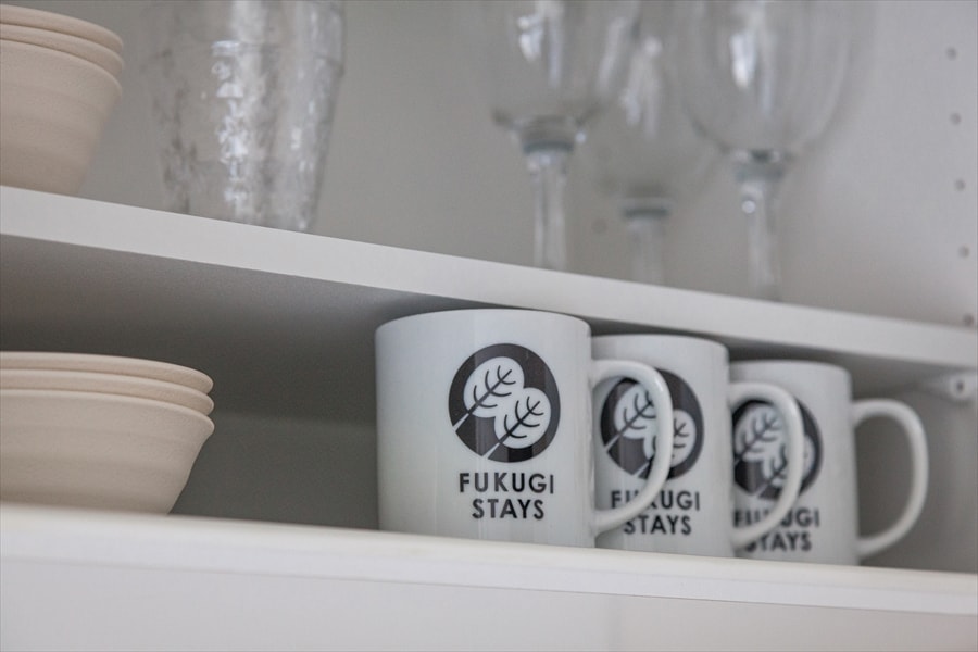 Fukugi 在櫥櫃中保留原創馬克杯