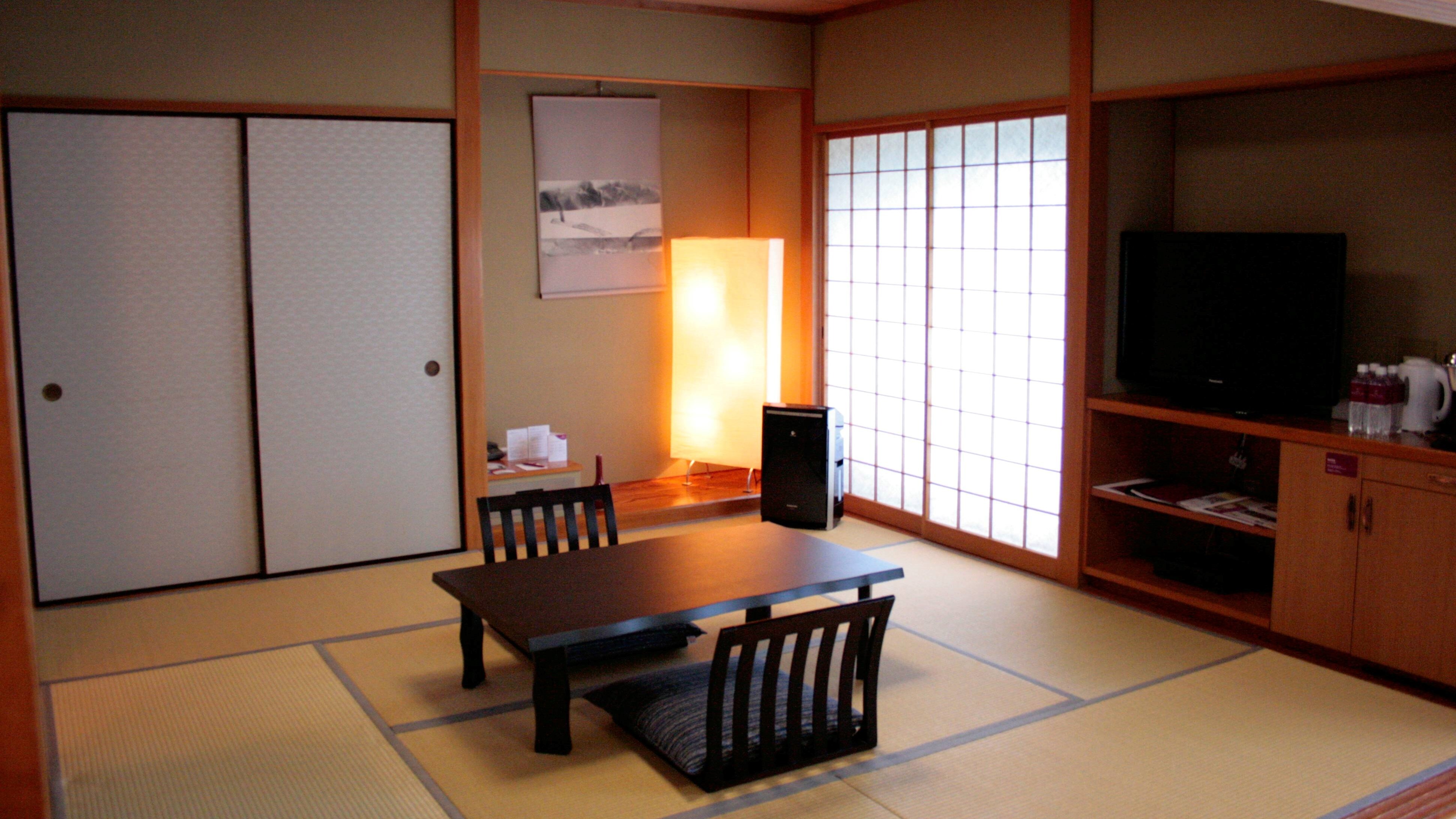 [High floor] 4 futon Japanese-style suite forest view