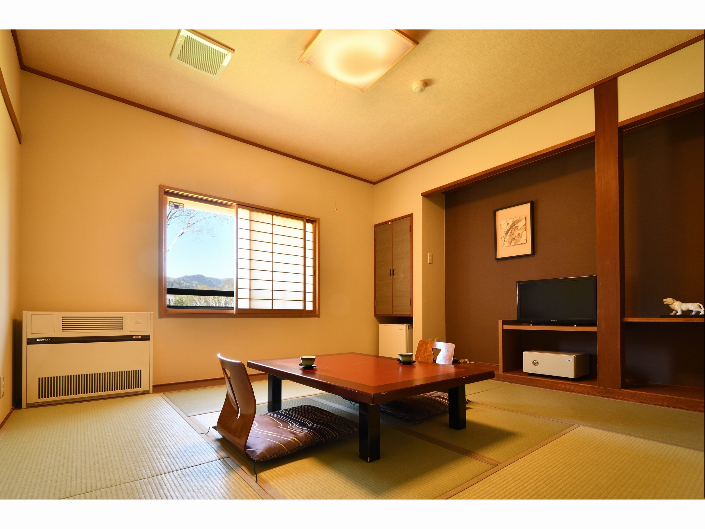 Main building Japanese-style room 7.5 tatami mats (with washlet toilet/no bath)