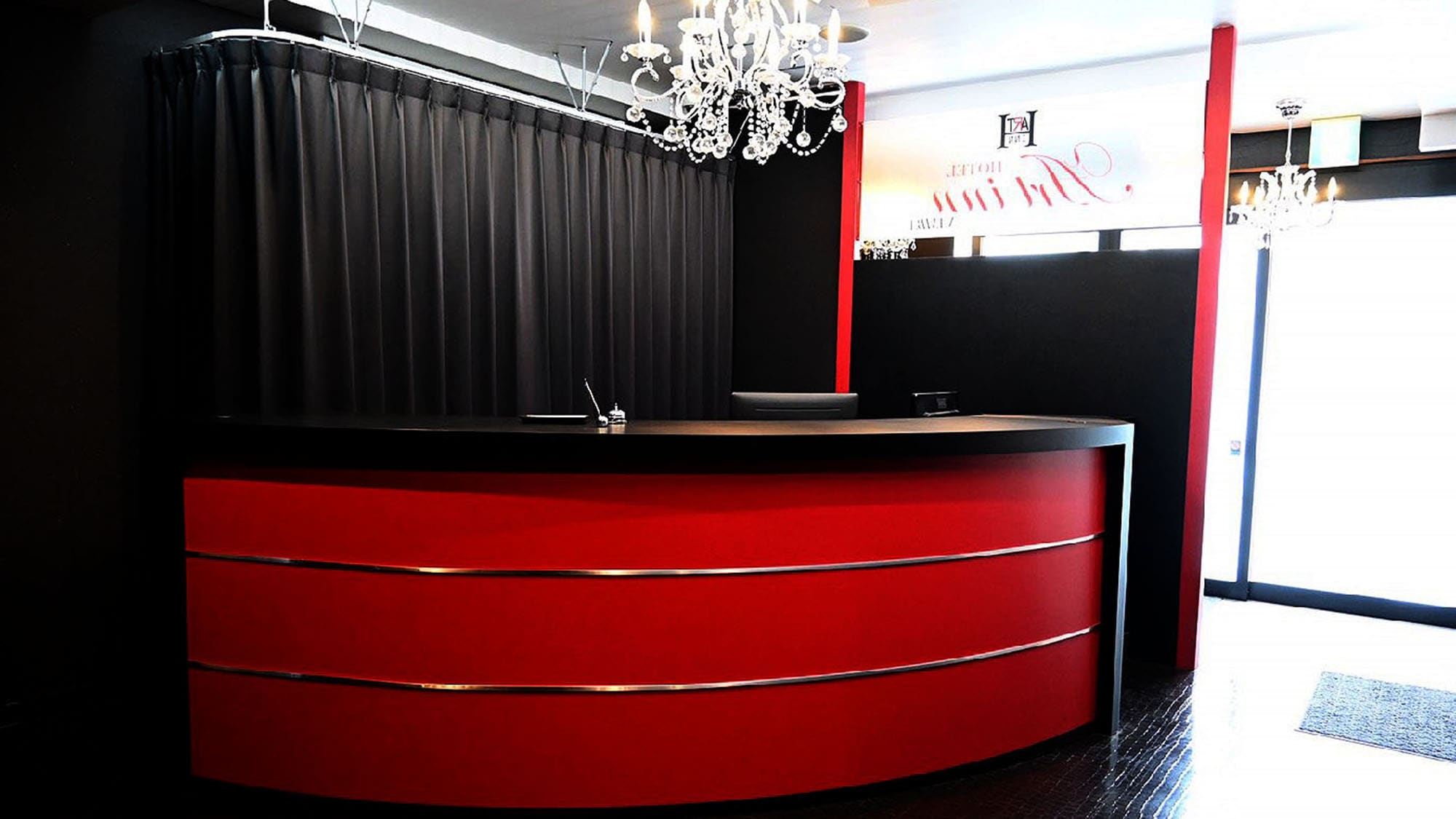 ・[Front desk] We can speak not only Japanese, but also English, Chinese, Korean, and the Philippines (Tagalog).