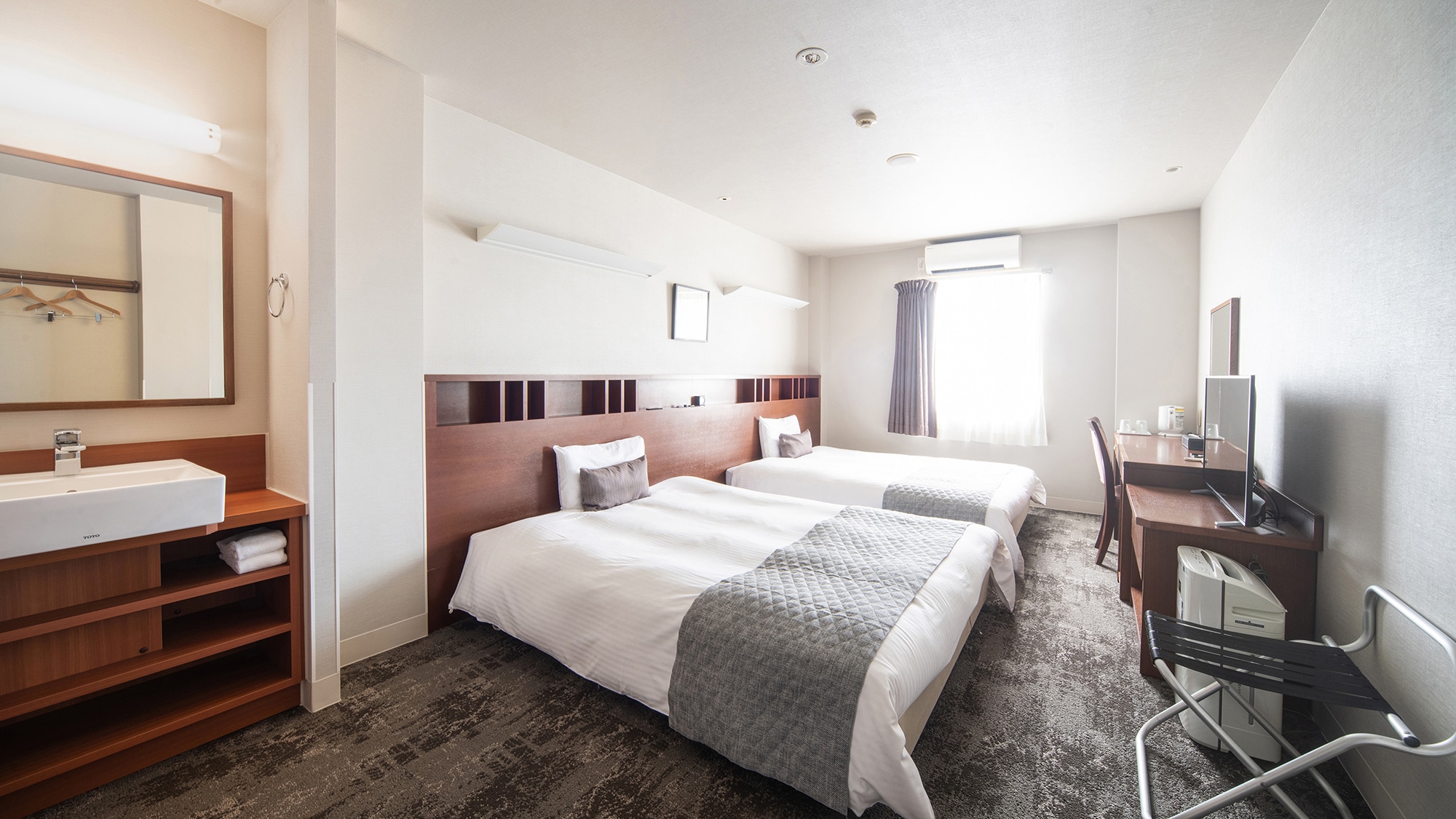 Two queen size beds!