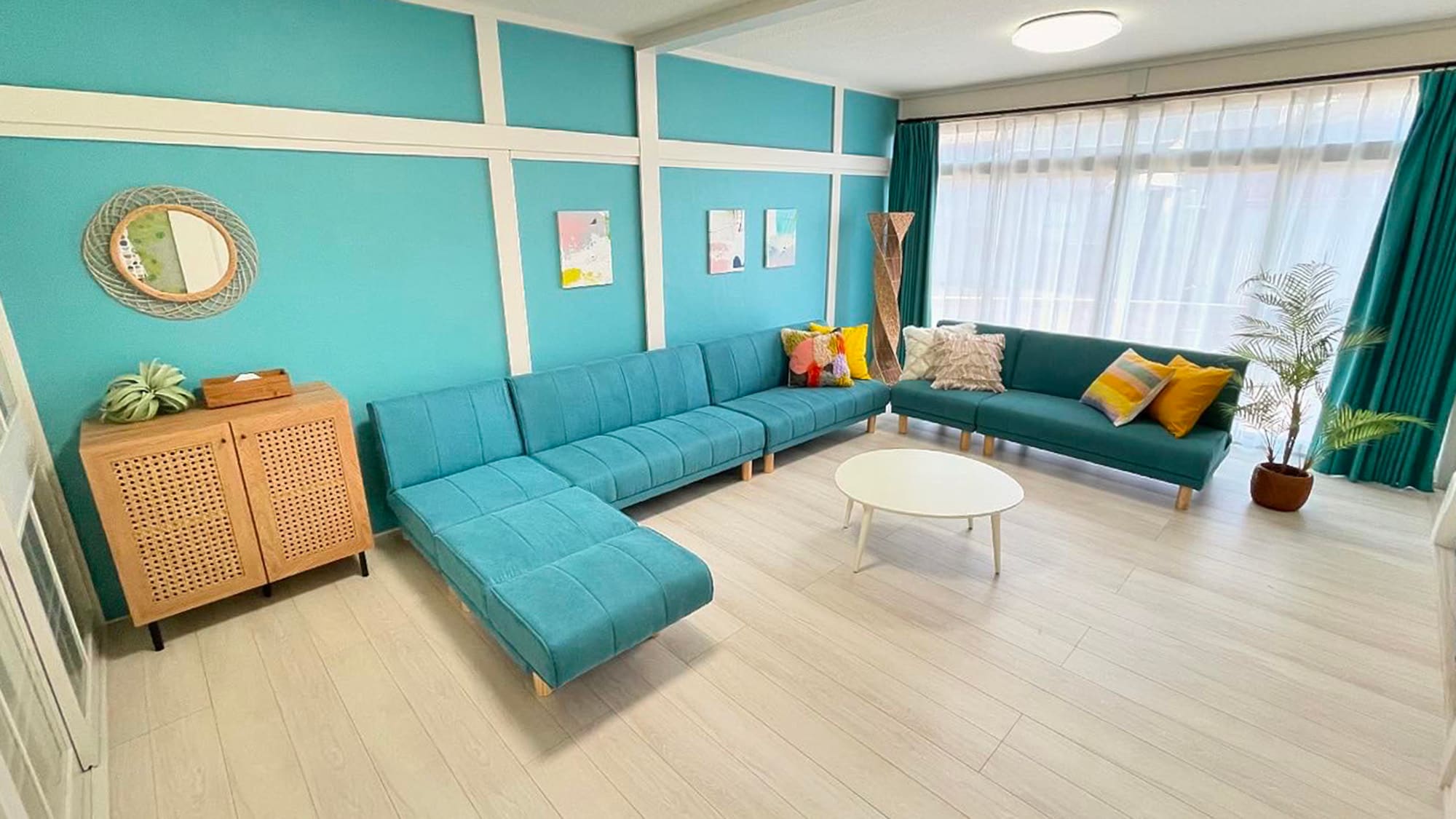 ・[Phòng 1] Giường sofa có thể được biến đổi để phù hợp với nhu cầu của bạn. Không gian rộng rãi có sẵn khi không được sử dụng làm phòng ngủ