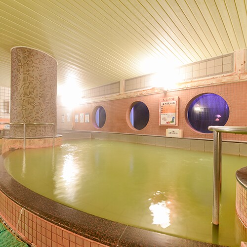 *Large public bath/Wash away your daily fatigue.