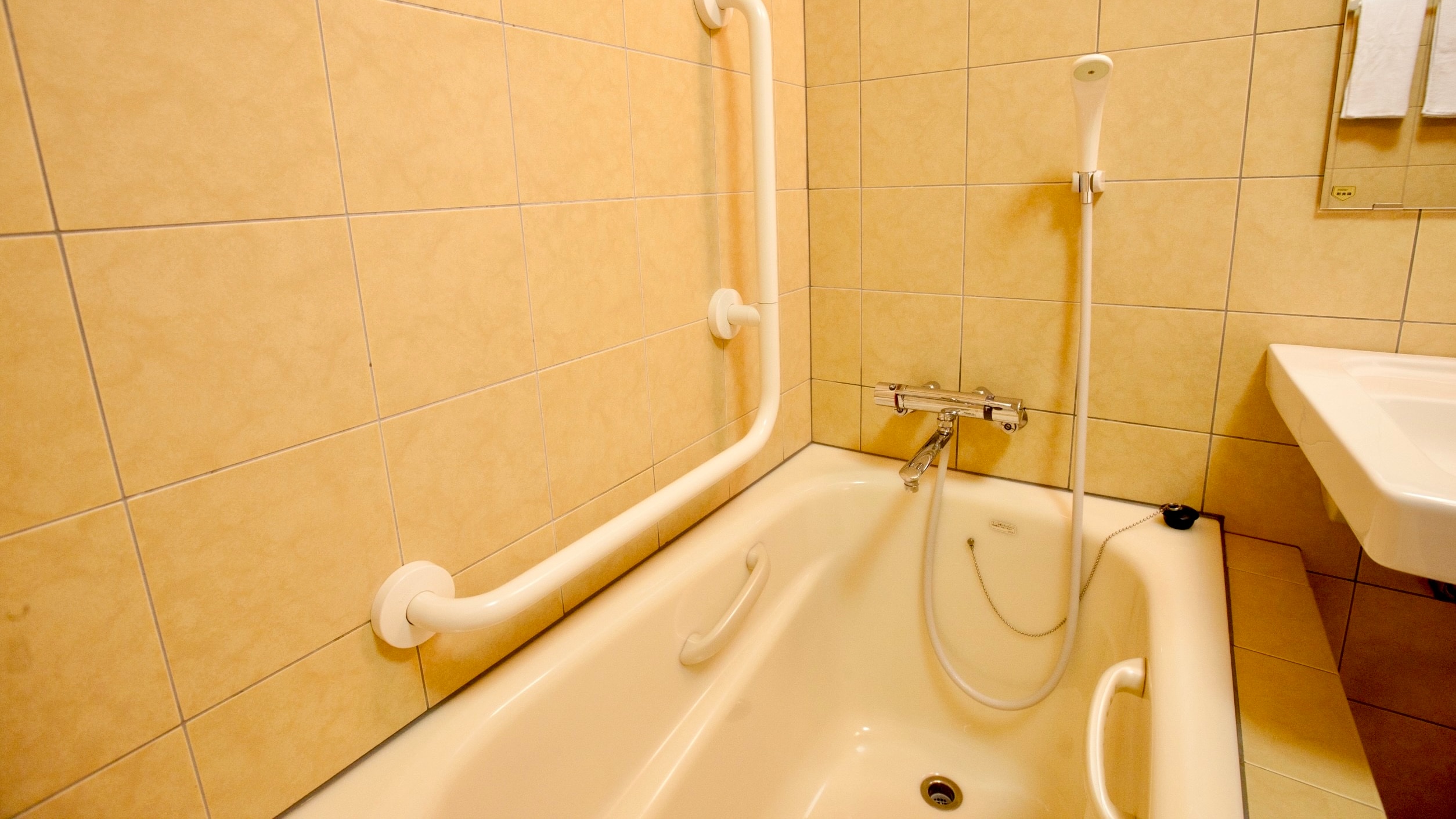Barrier-free twin room