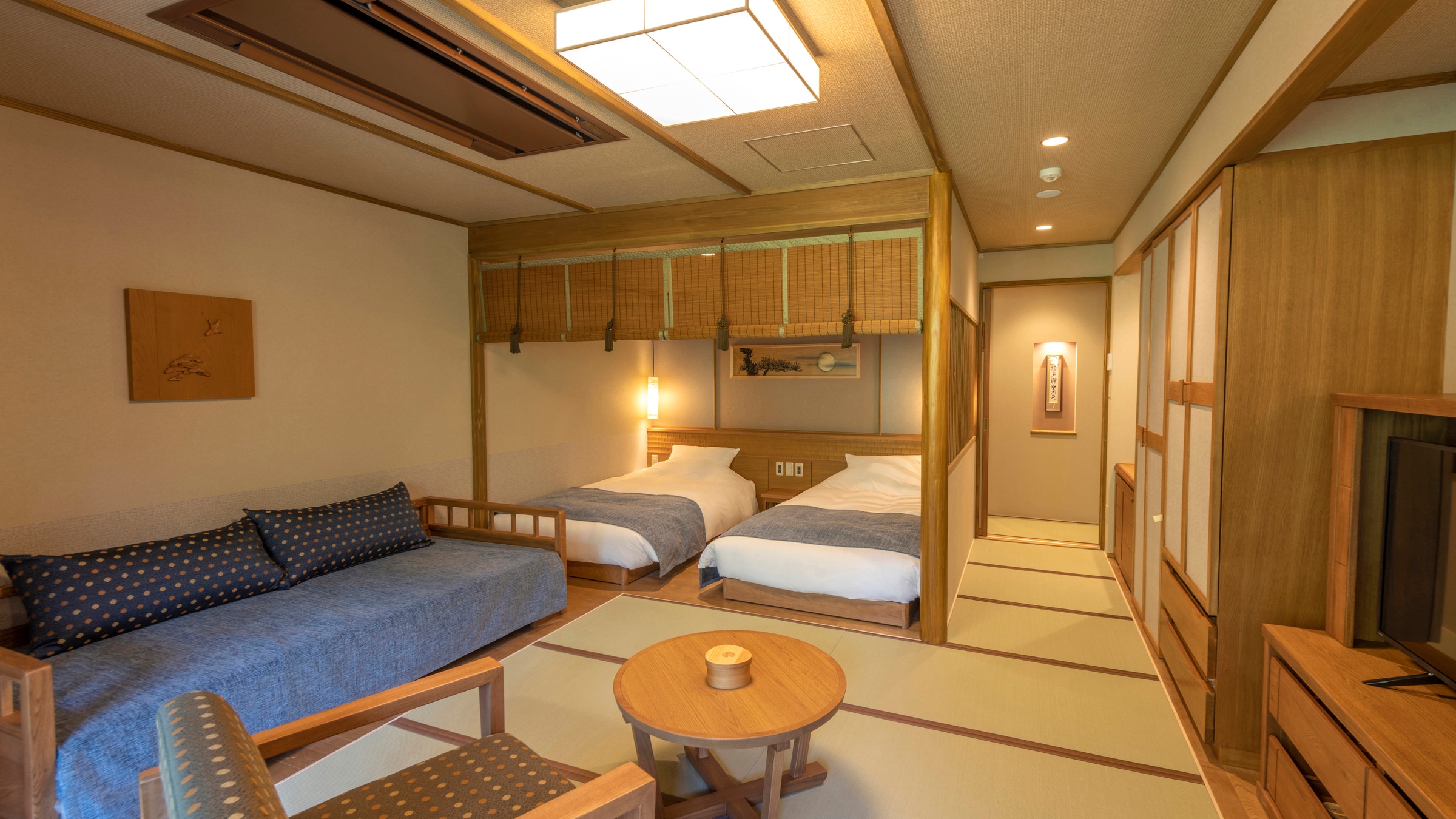 [Deluxe Twin] Up to 3 people can be accommodated by using a divan