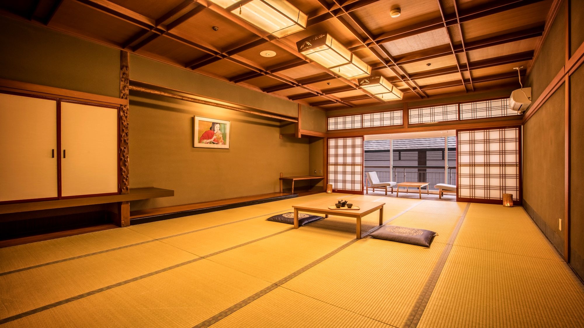 Standard Japanese-style room 18-20 tatami mats *Example of a guest room