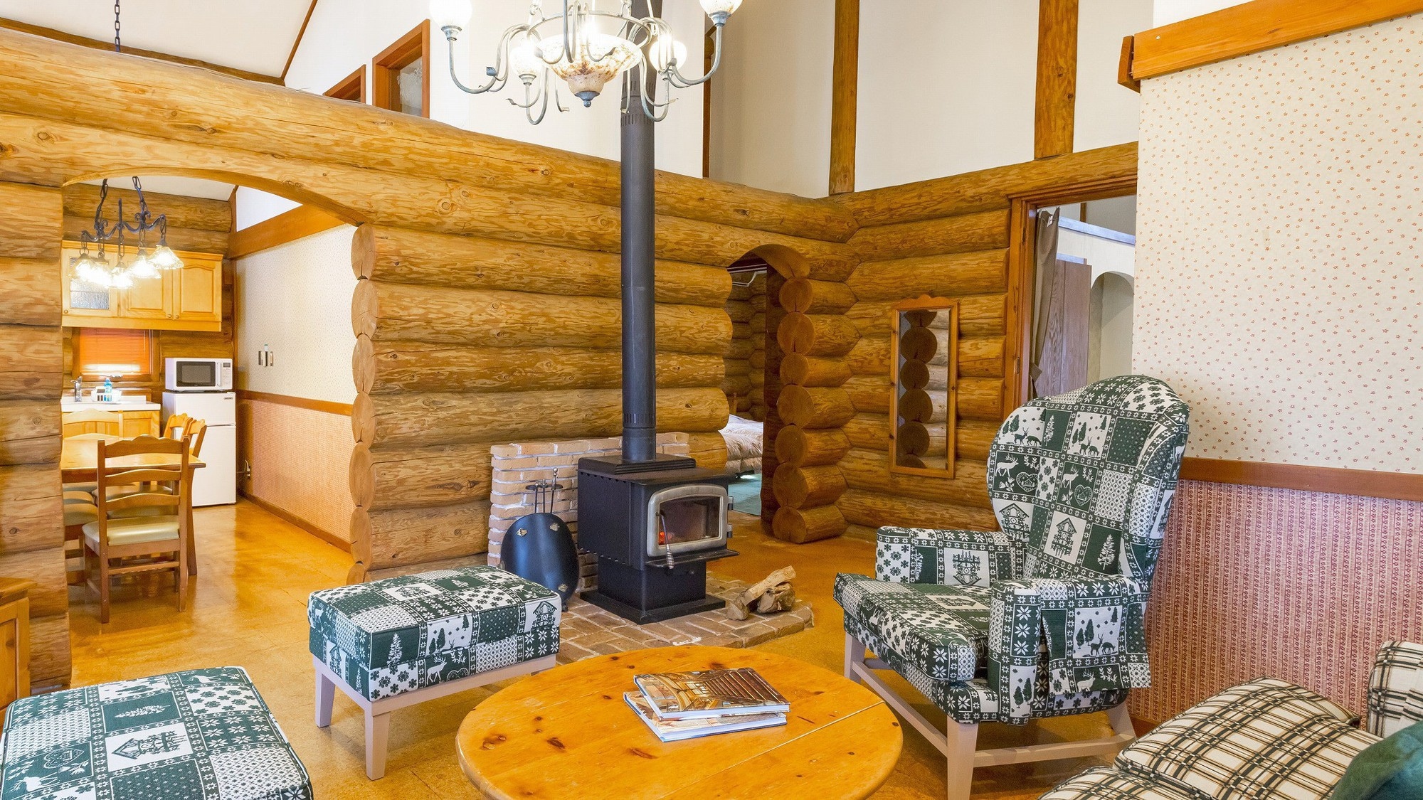 [Log house] It is built in the vast nature. Each room is equipped with a kitchen.