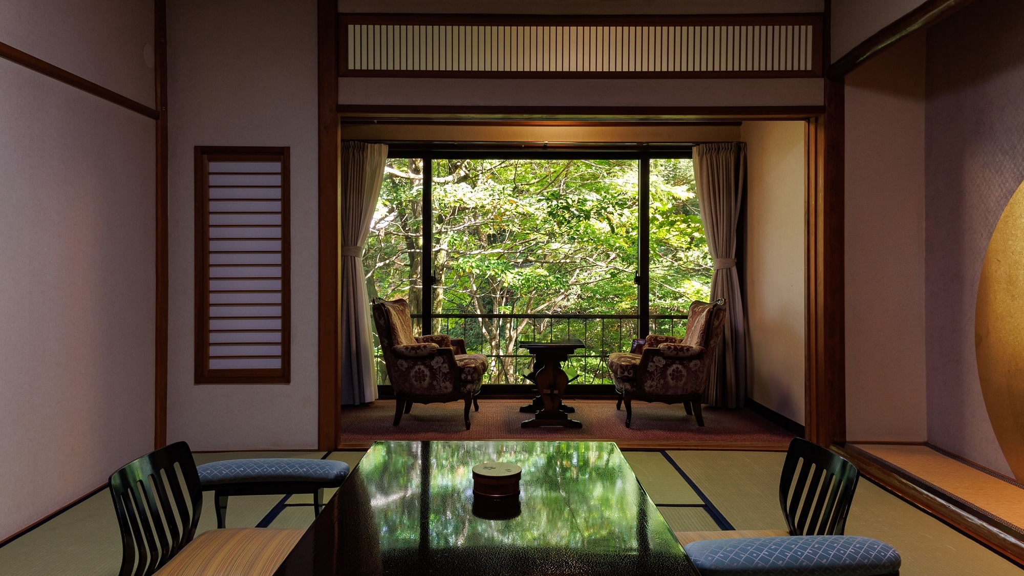 ■ [Suigetsu] Main building Japanese-style room 10 tatami mats + wide veranda / View of the Japanese garden reflecting the four seasons
