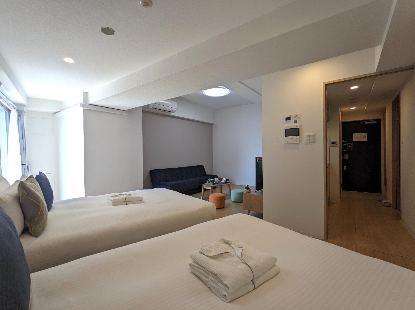 [Corner room] 2 double beds, 1 sofa bed/43 square meters