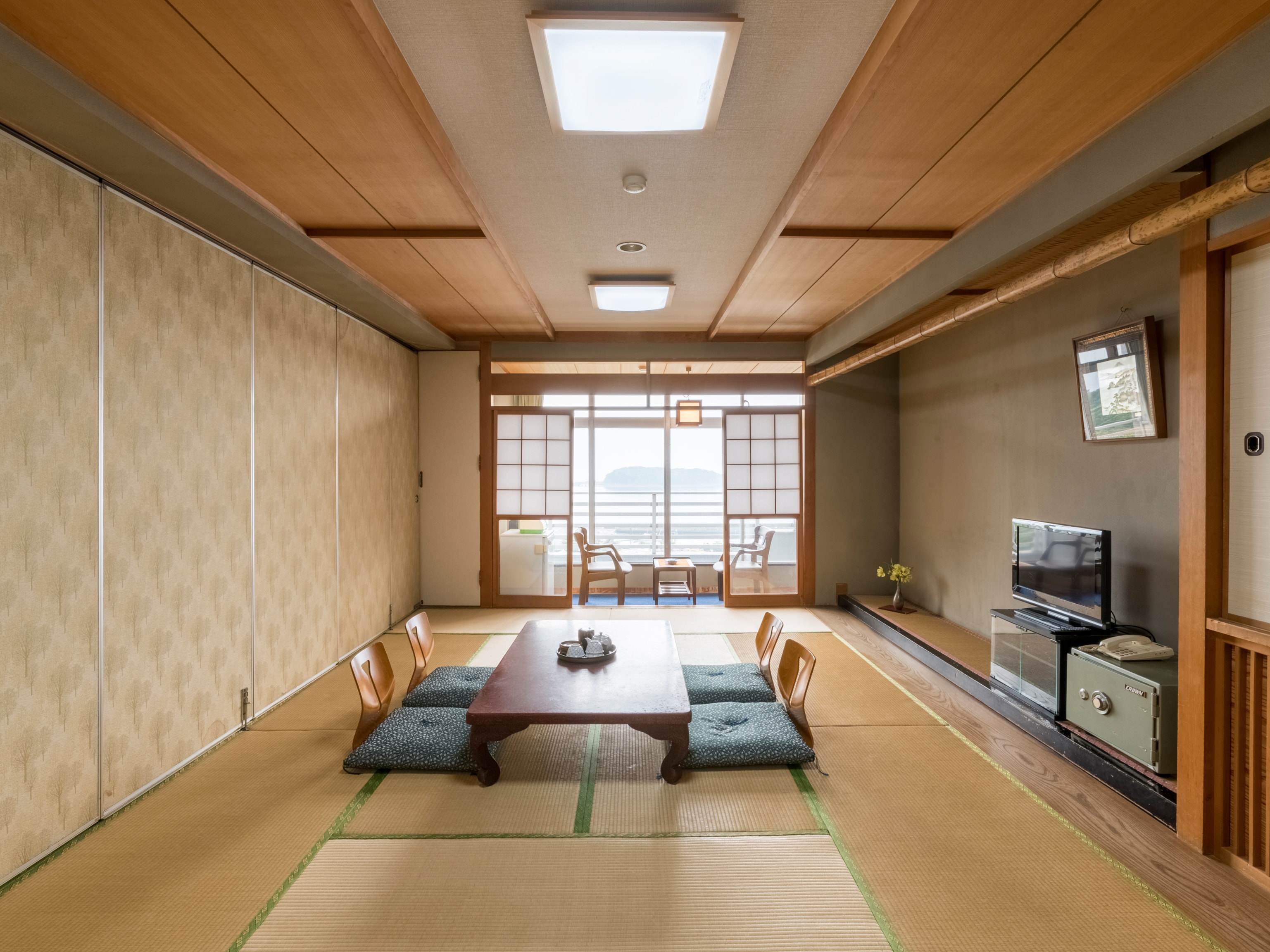 Japanese-style room for five people, no bath or toilet