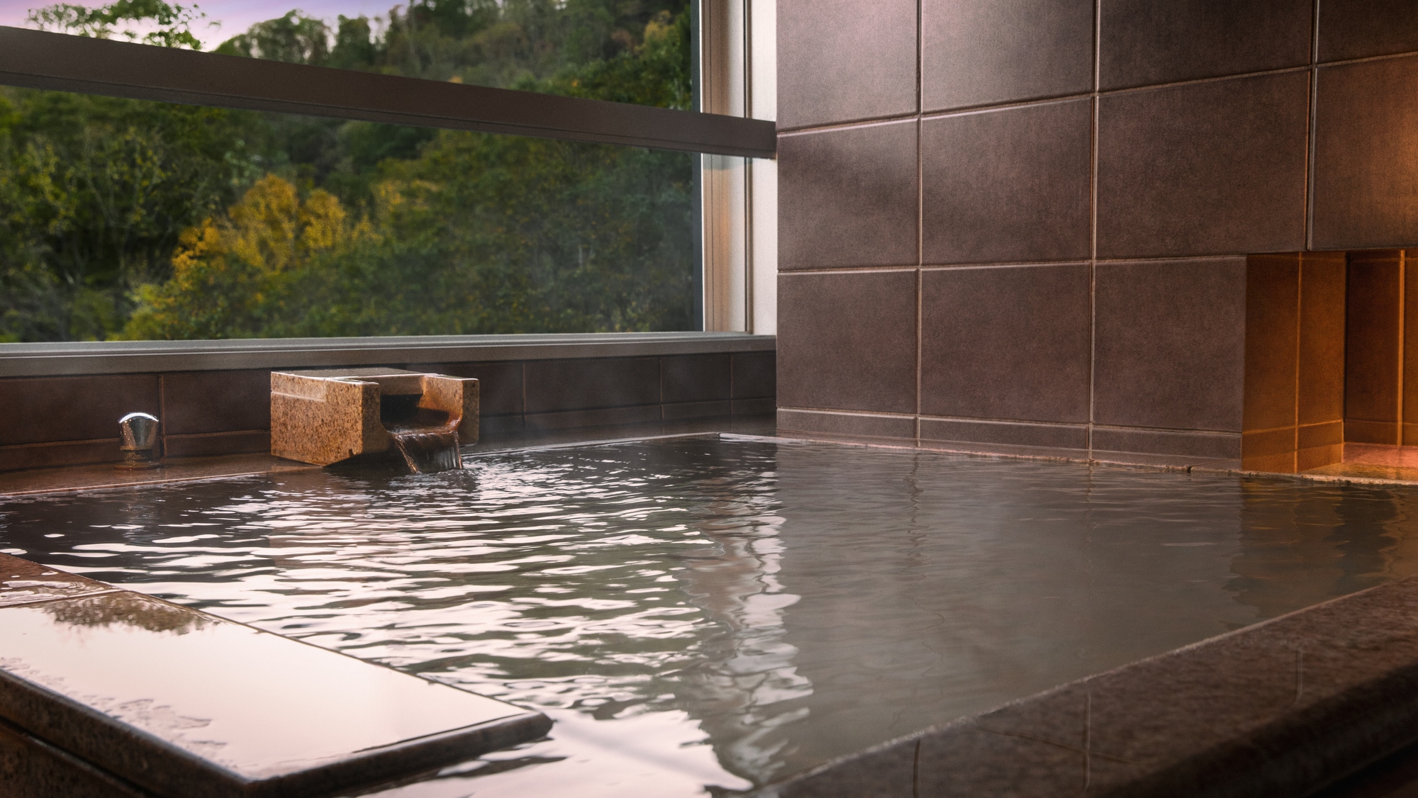 [Guest room panoramic bath] The panoramic baths installed in all rooms are spacious enough that you can stretch out and soak in them with ease.