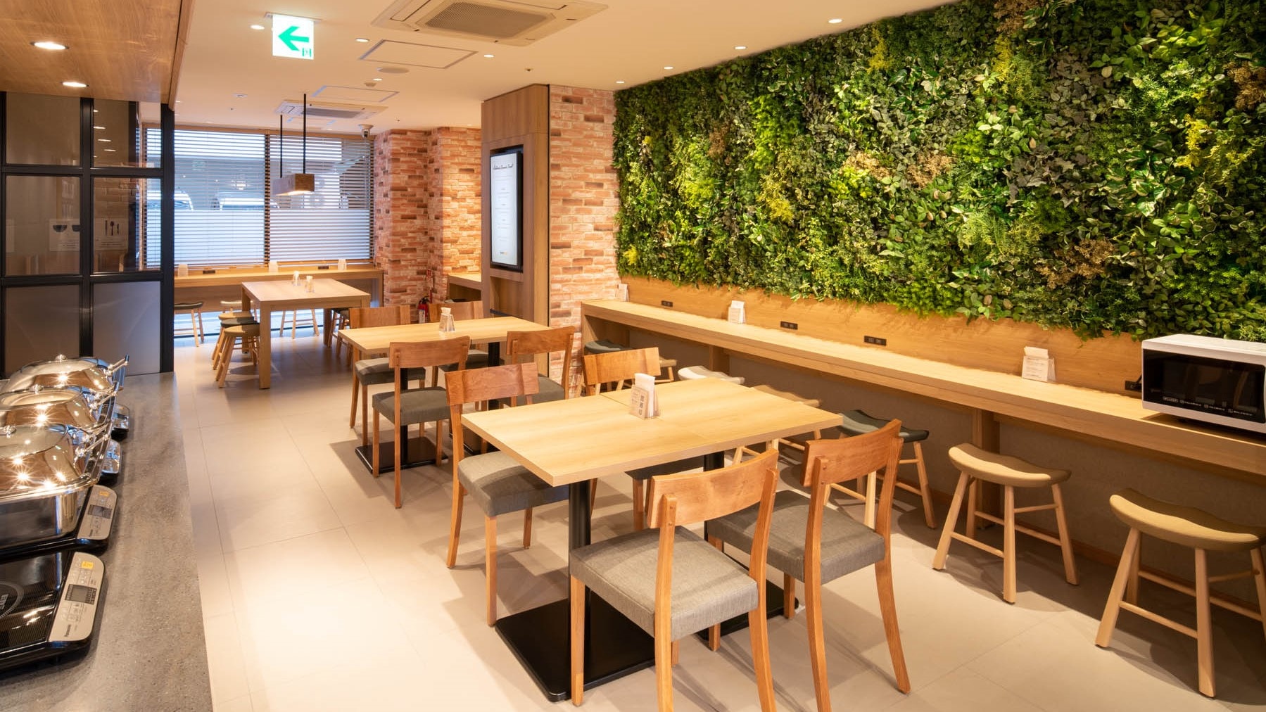 Enjoy a delicious meal in the welcome lounge bathed in the morning sunlight.