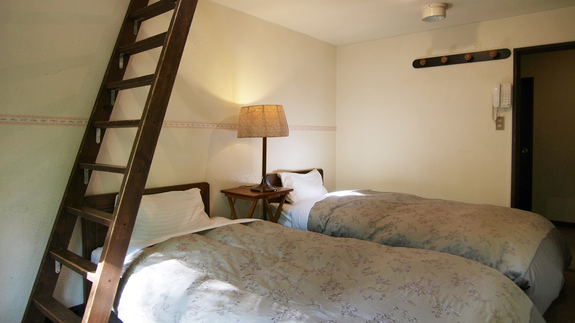 *[Western-style Fourth Room] A 16m2 room with a loft and two single beds, one above the other.