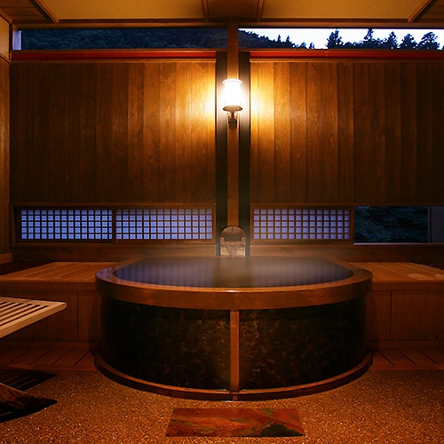 Kamar bergaya Jepang-Barat dengan pemandian terbuka "Semi-suite Yamabiko"
