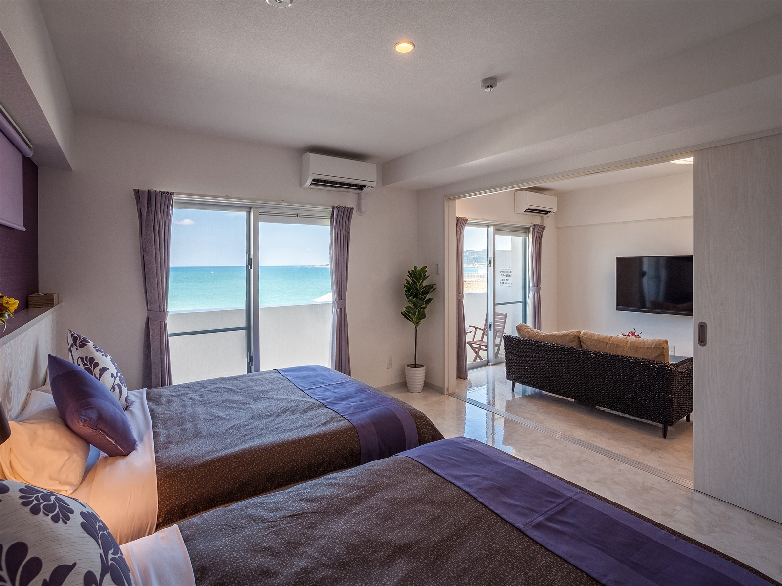 [Sunrise Suite] [Top floor ocean view 54㎡, accommodates 5 people] View of the living room from the bedroom