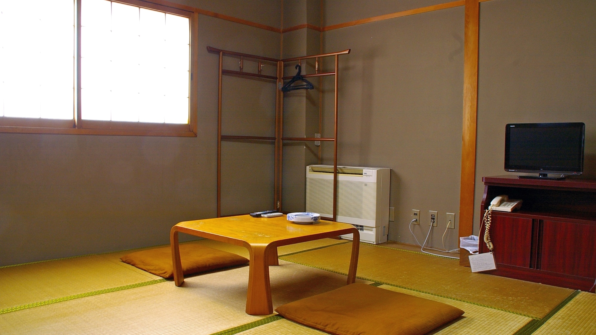 *Quiet and relaxing Japanese-style room. You can also see places where oldness remains due to old-fashioned construction. Available from 1 person.