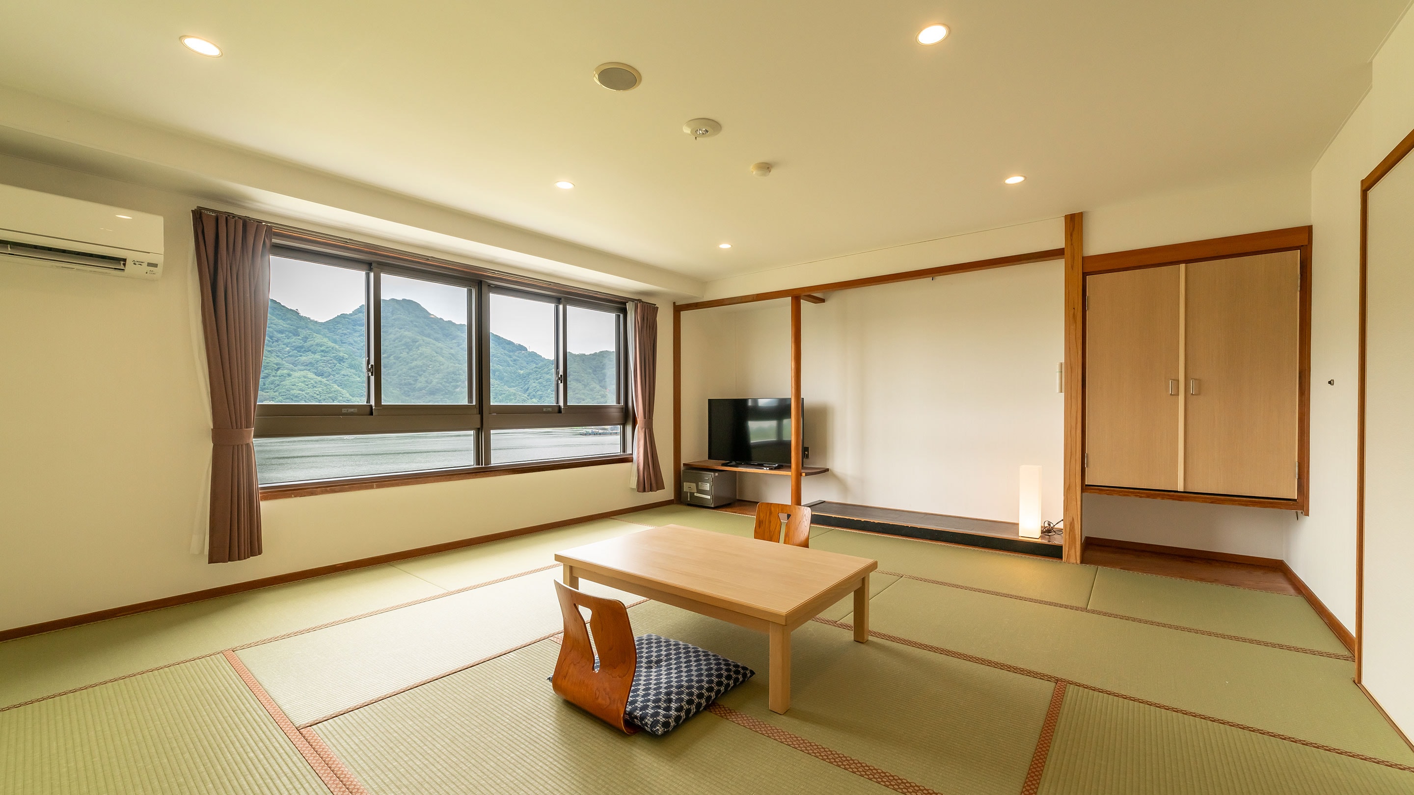 [Non-smoking] Standard maisonette twin room with 10 tatami mats and indoor bath *Image