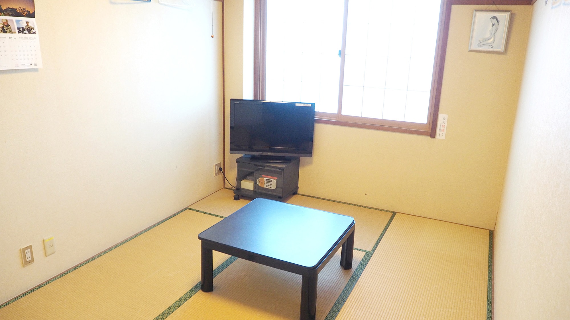 ・ [Japanese-style room 6 tatami mats example] When using for 3 people, the room will be a little too small.
