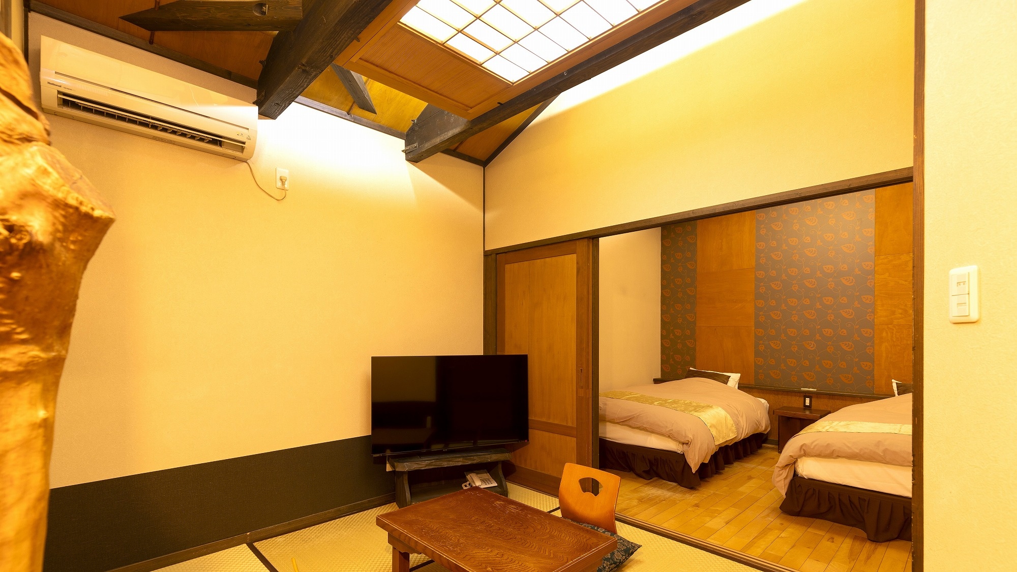 [Japanese-Western room] Room with indoor bath close to the main house