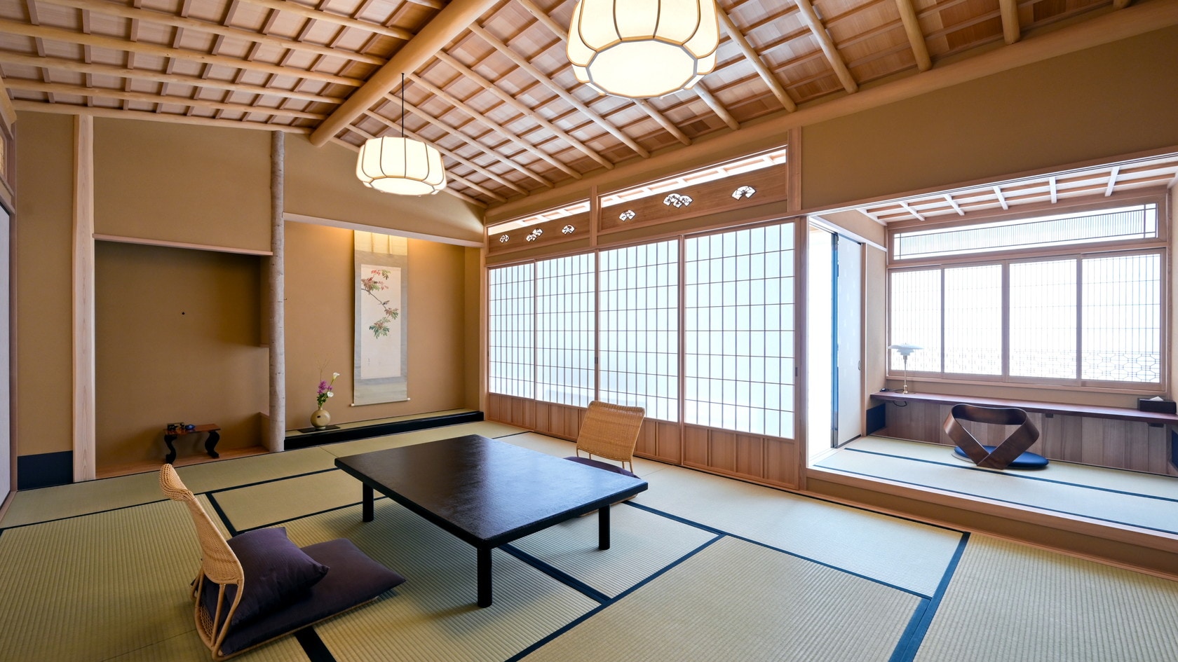 [Special Room | Y] You can enjoy reading while looking at the garden in the Shoin study.