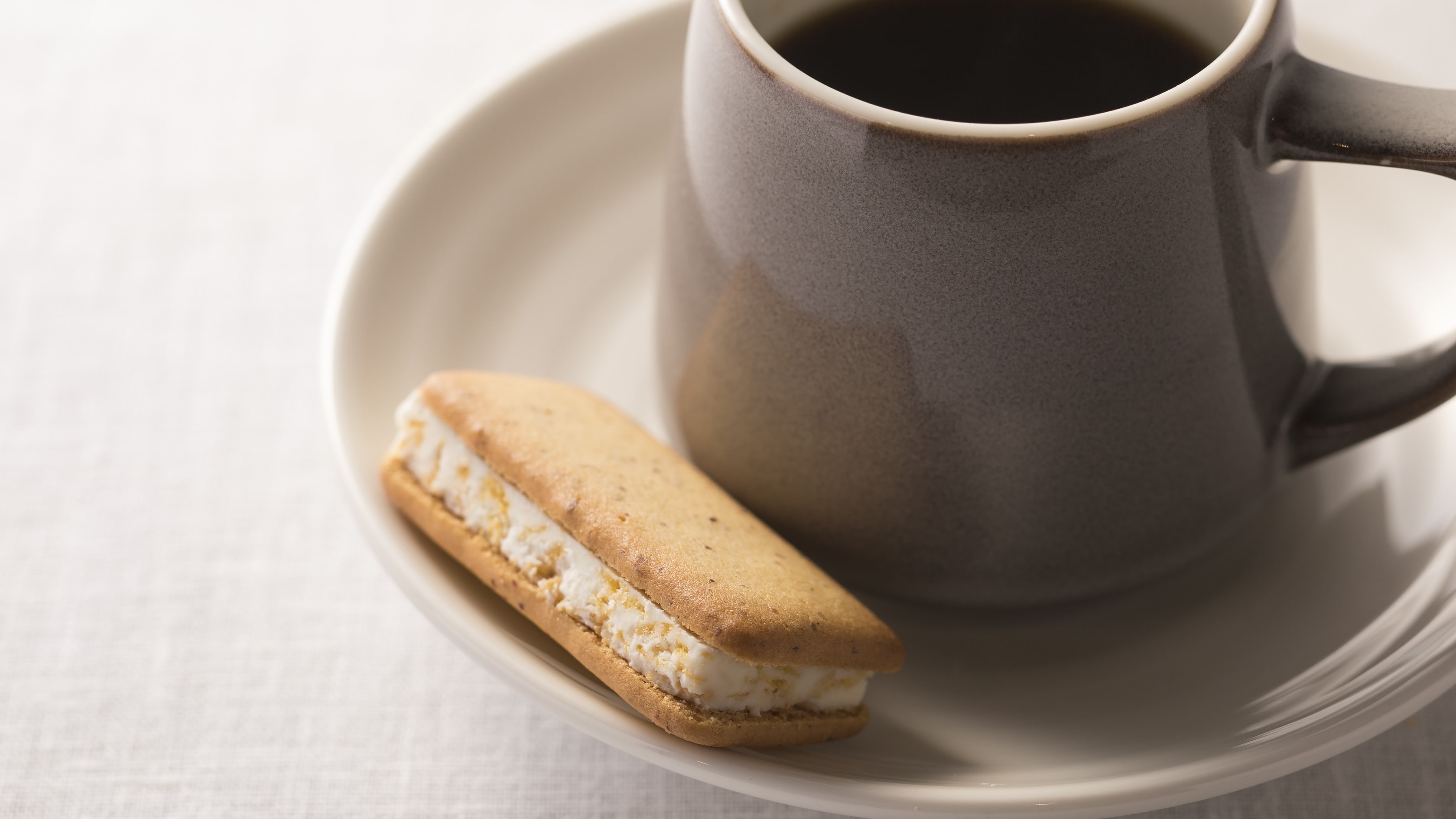 <Guest room> Hiroshima's famous maple butter sandwich prepared with coffee set