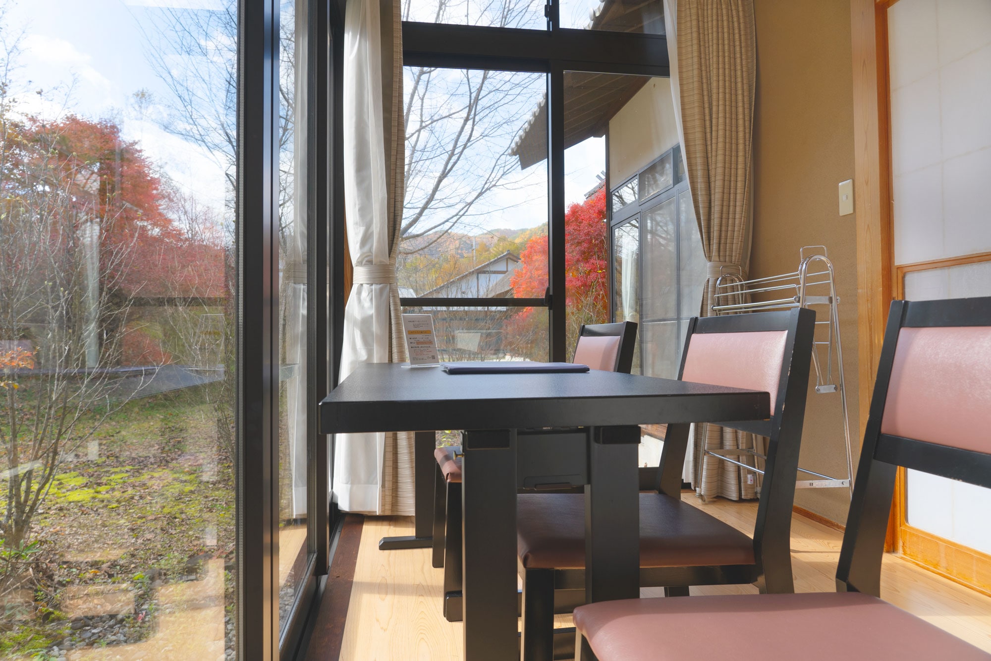 The veranda of the guest room "Yugiri." It is an open space.