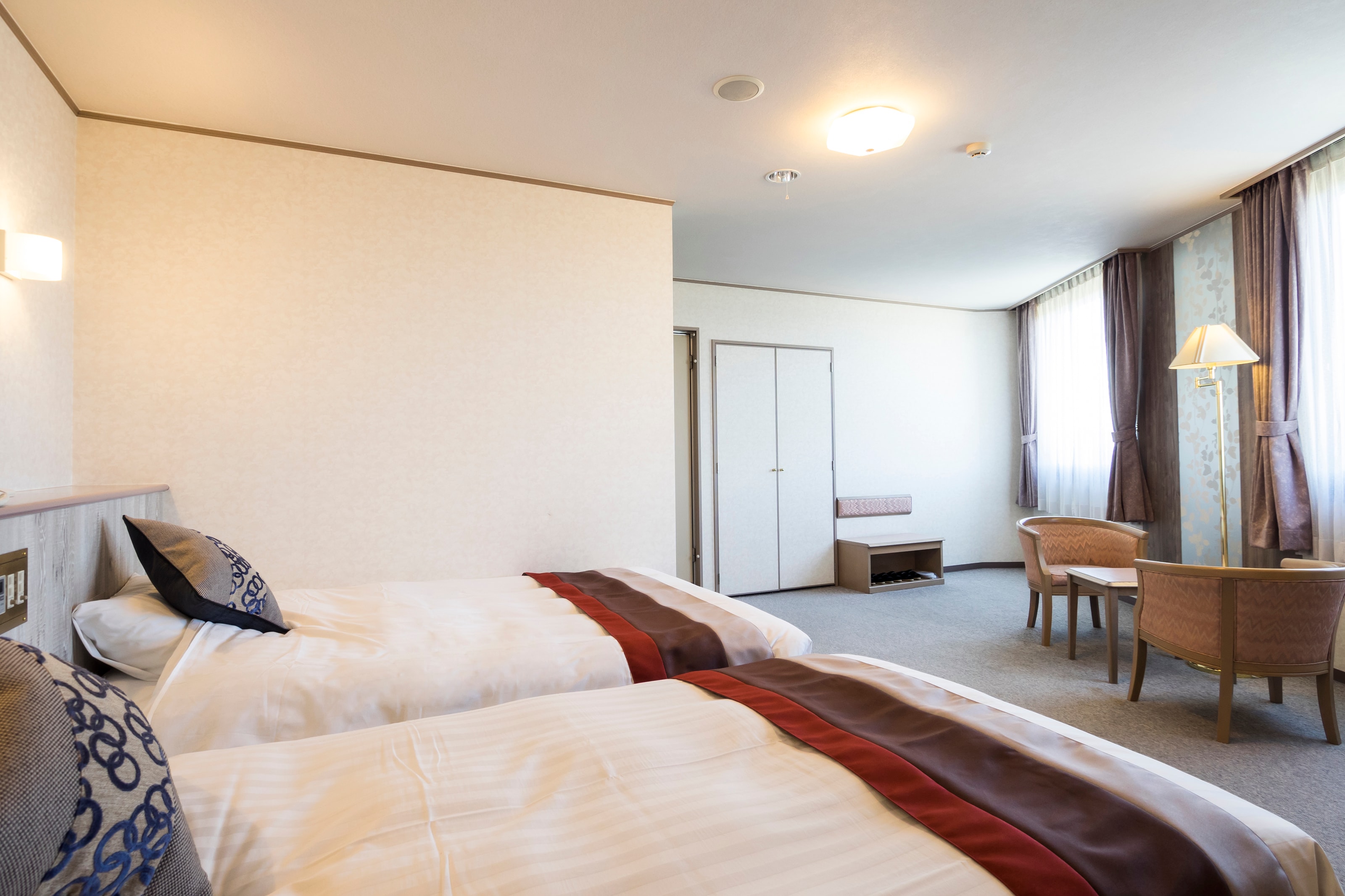 Twin bedroom 140 cm double bed 110 cm single bed