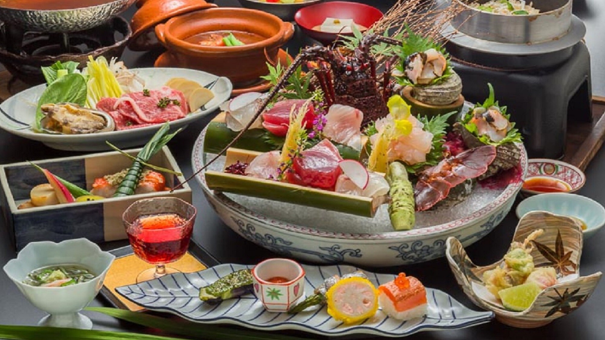 Bữa ăn kaiseki hảo hạng hàng tháng với sashimi tôm hùm