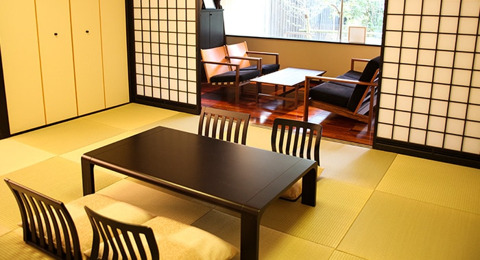 Special Japanese-style room 10 tatami mats + living room (4 people capacity)