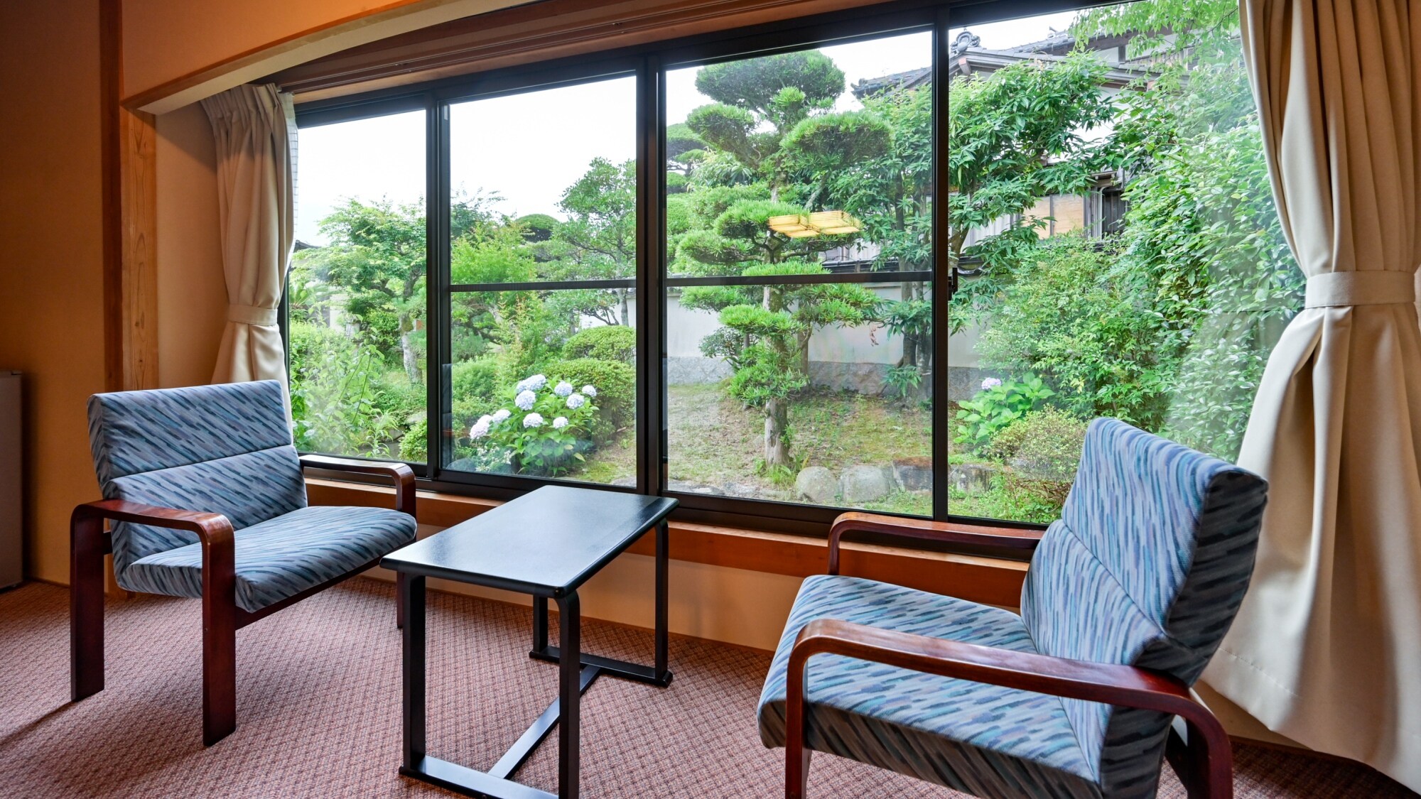 Tsuki (ruangan bergaya Jepang-Barat) Sisi taman Jepang