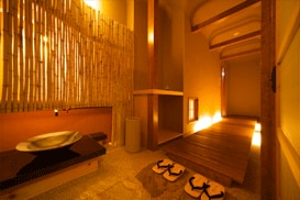 Guest room with open-air bath [Tenmoku] entrance