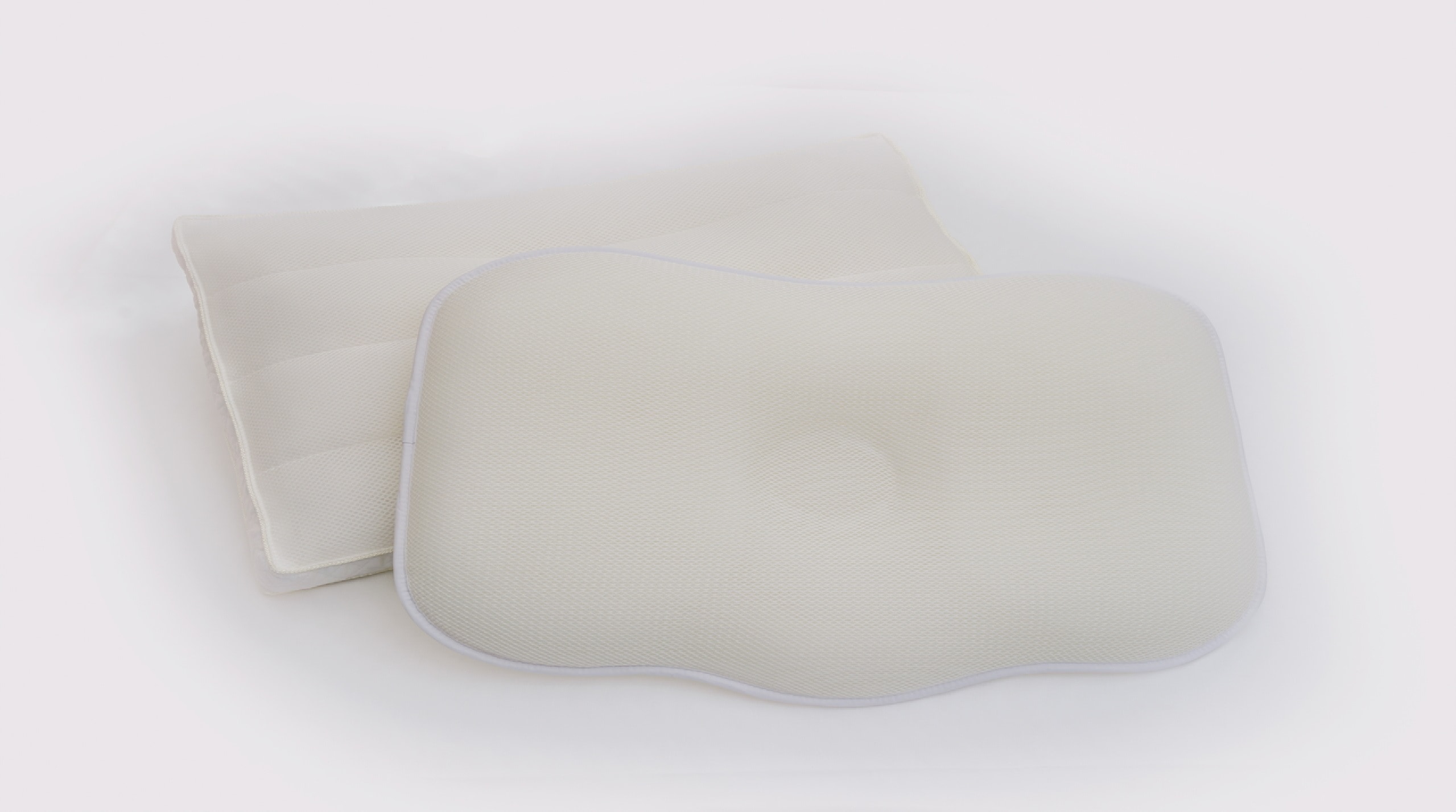  兩個不同規格的原廠枕頭