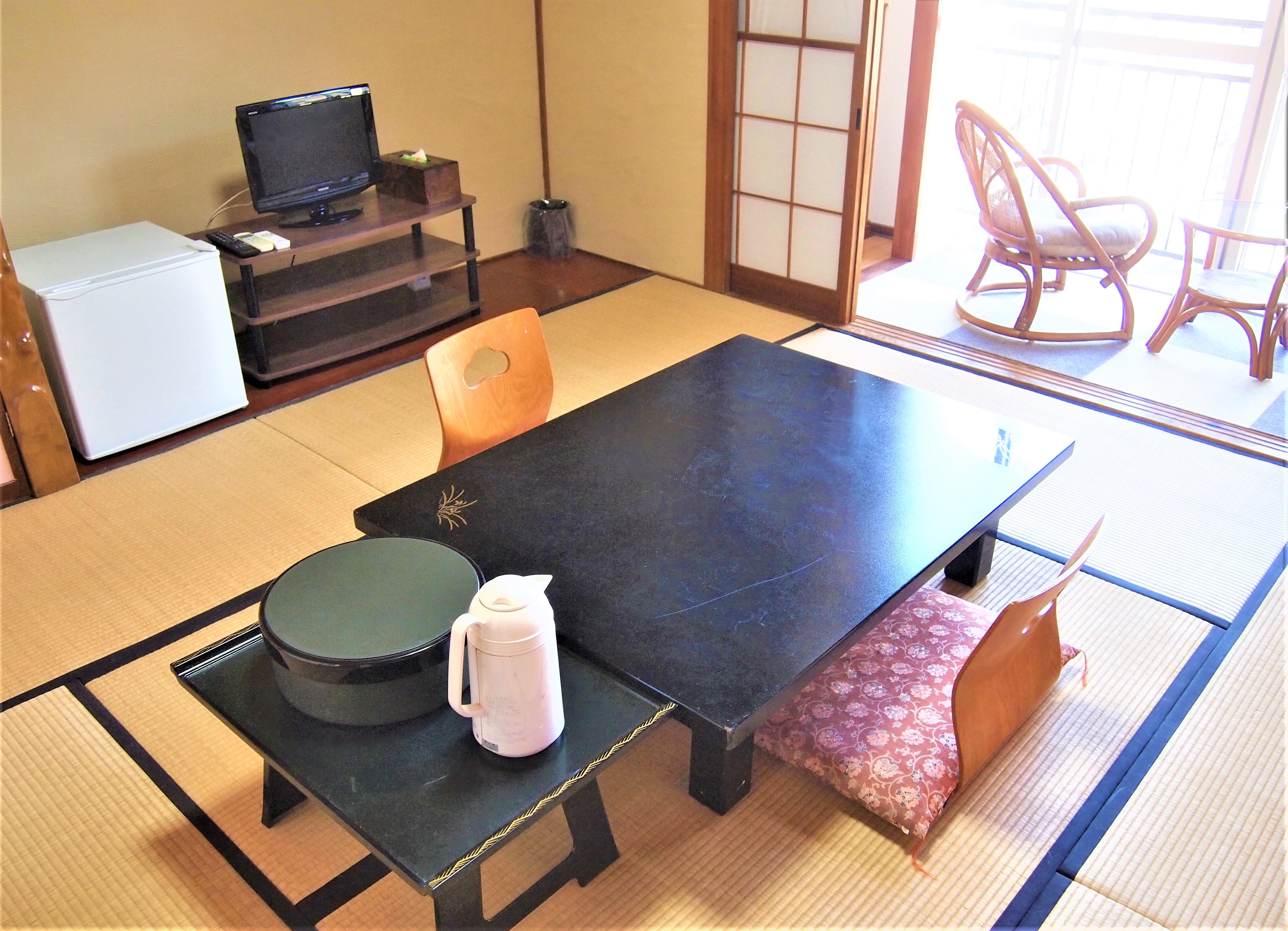 Japanese-style room (8 tatami mats) (2 rooms on the 2nd floor)