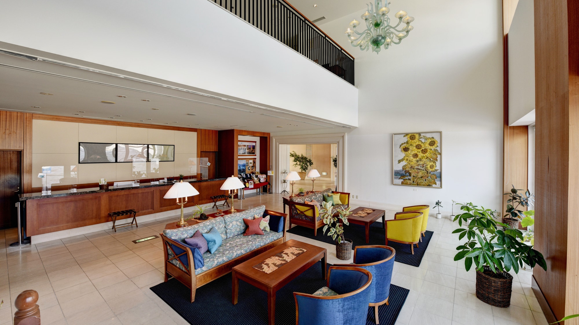 ** [Front desk] Spacious space where you can safely store large luggage