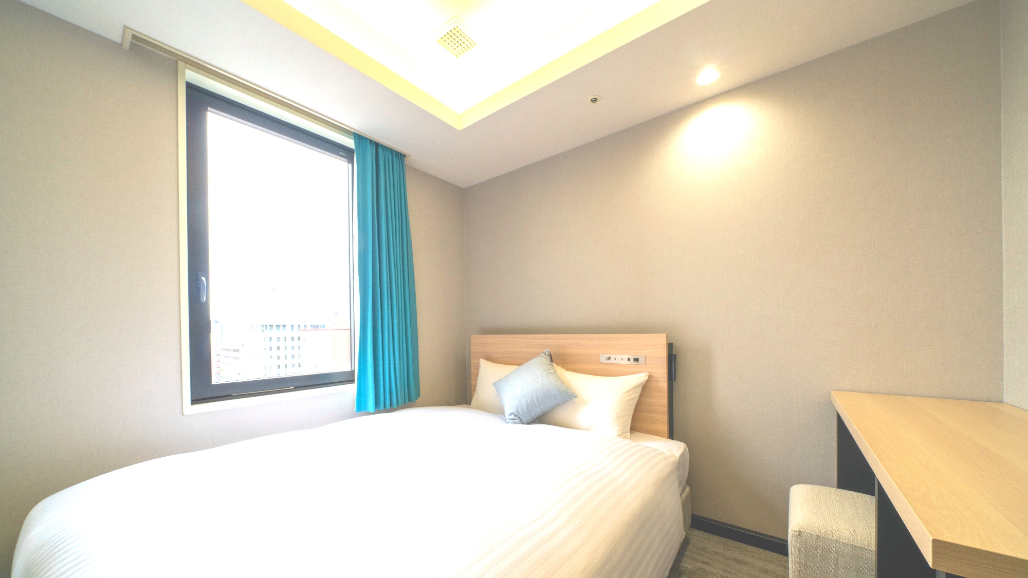 ◇标准大床房（禁烟，大床）