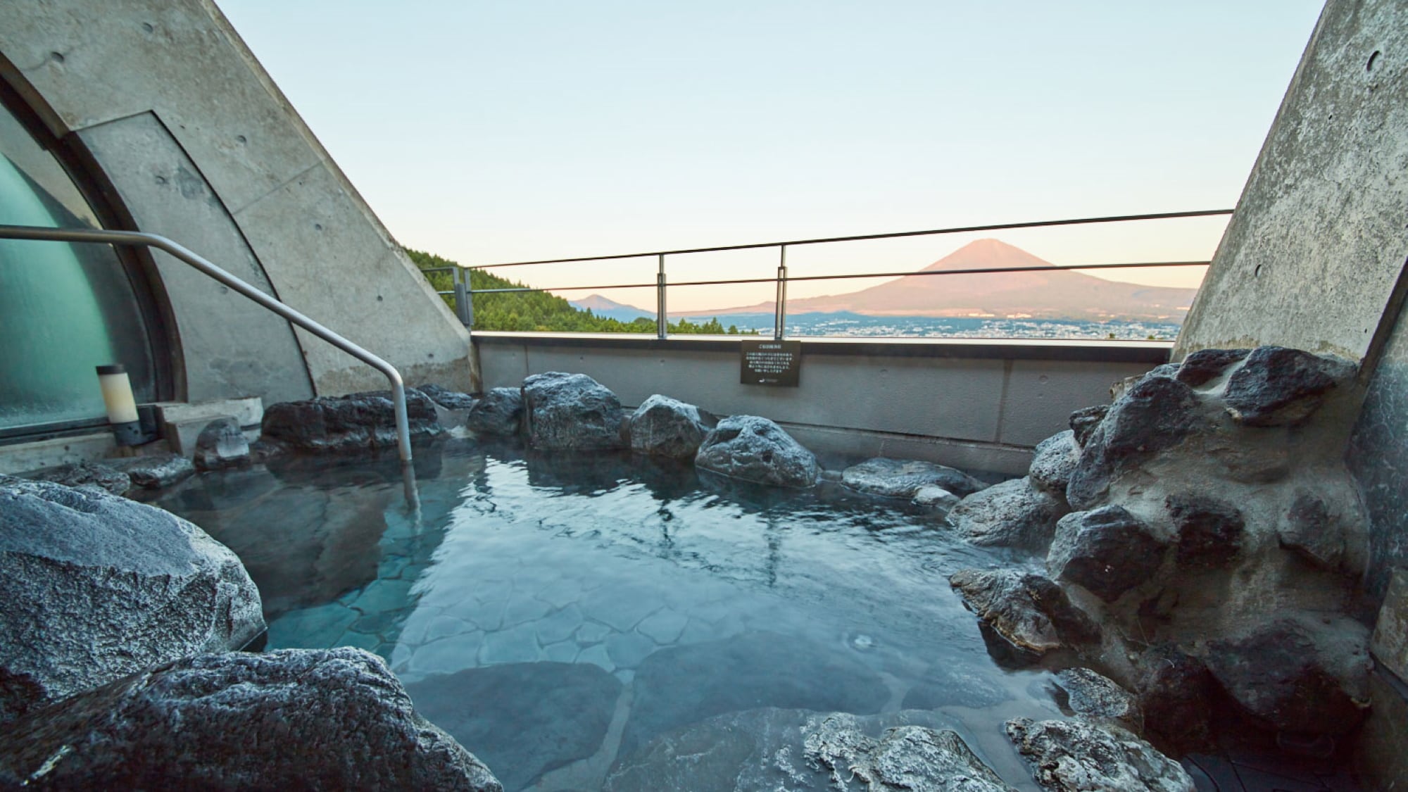 The view of Mt. Fuji seen from the open-air bath is superb