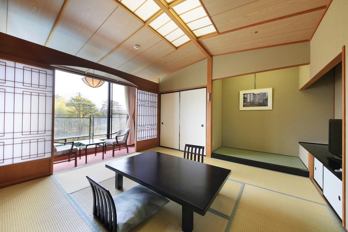 Japanese-style room 8 tatami mats or more