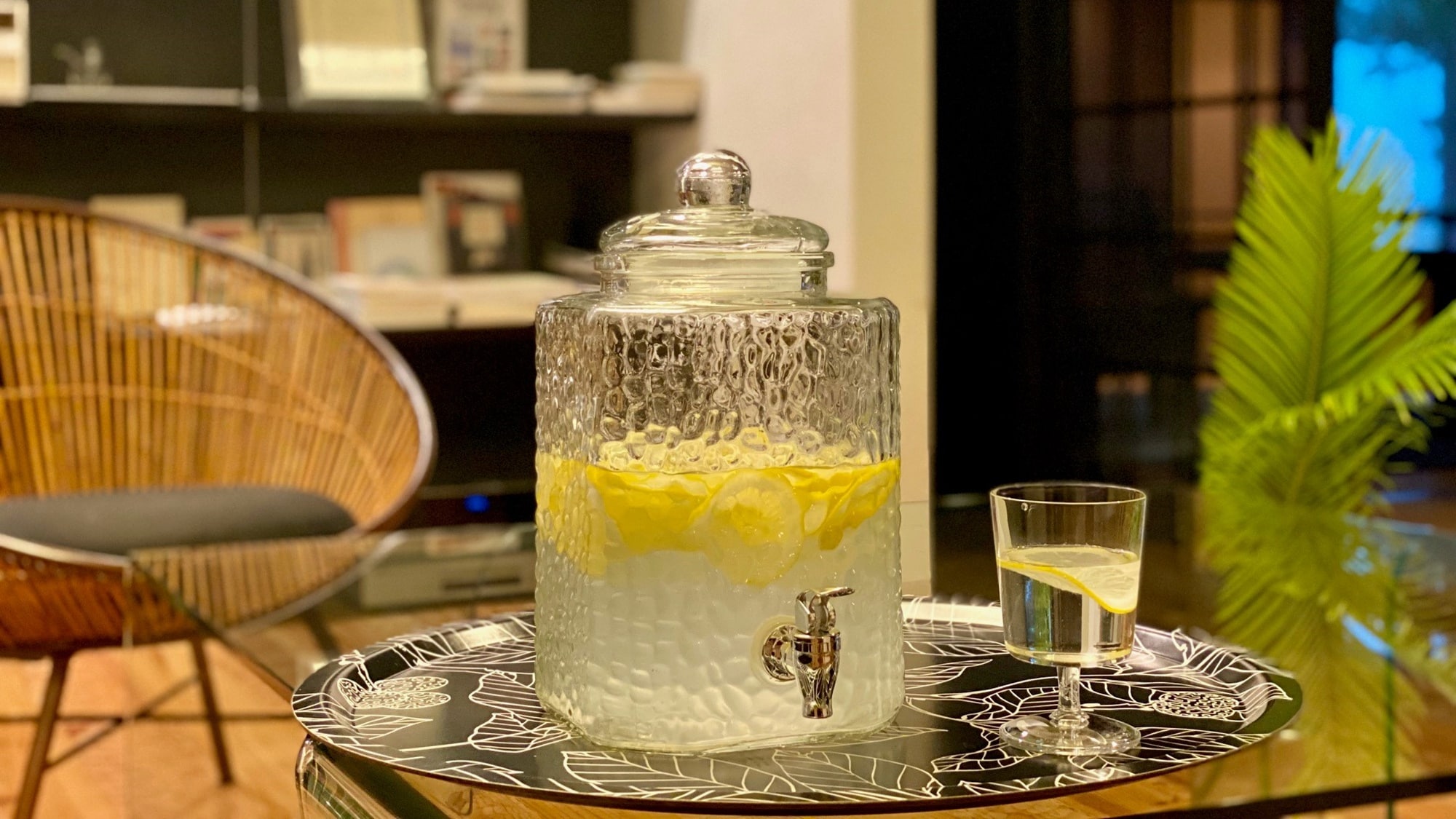 *[氫水] 圖書館內有提供。據稱具有除去體內活性氧的功效，預計對健康有益。