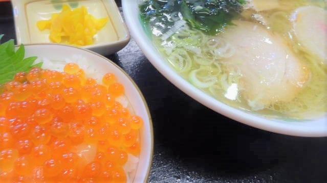 Berbicara tentang sarapan di Hakodate, Pasar Pagi Hakodate tepat di sebelah Stasiun Hakodate!