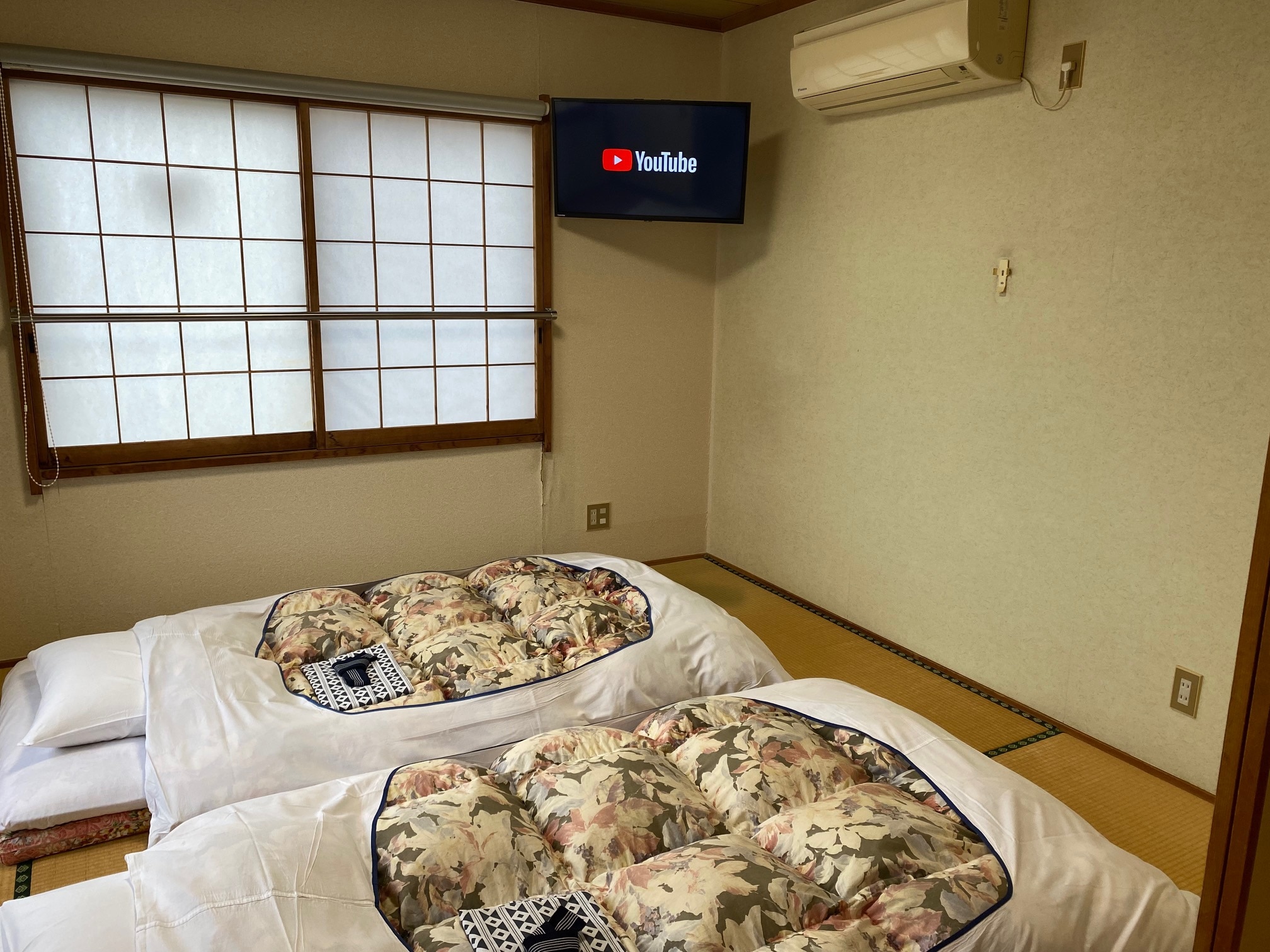 Japanese-style room