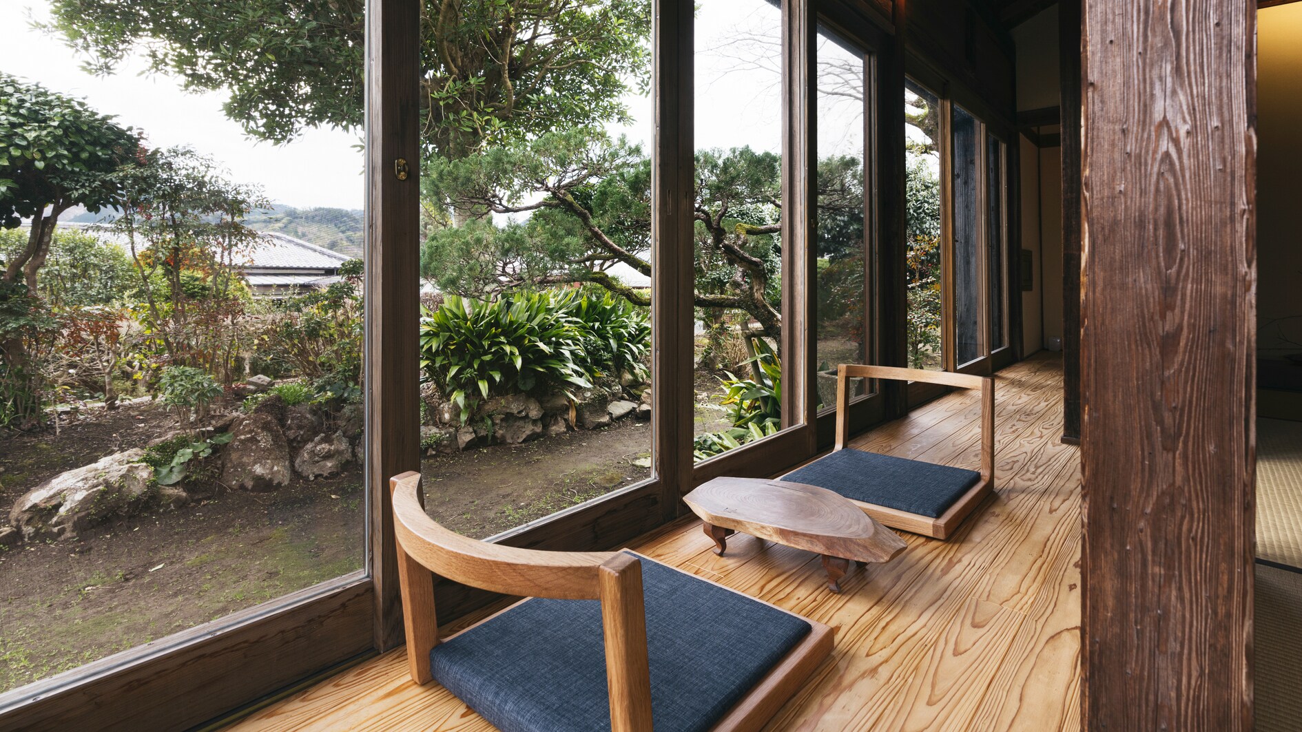 The crimson veranda