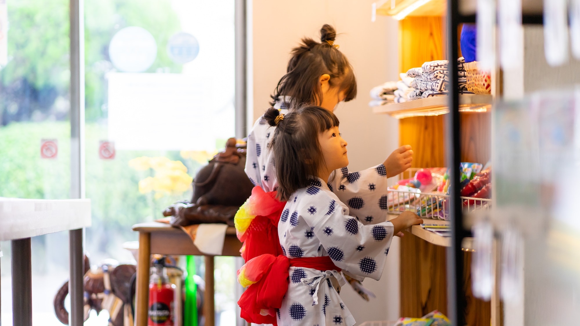 We have gachapon machines for children to enjoy.