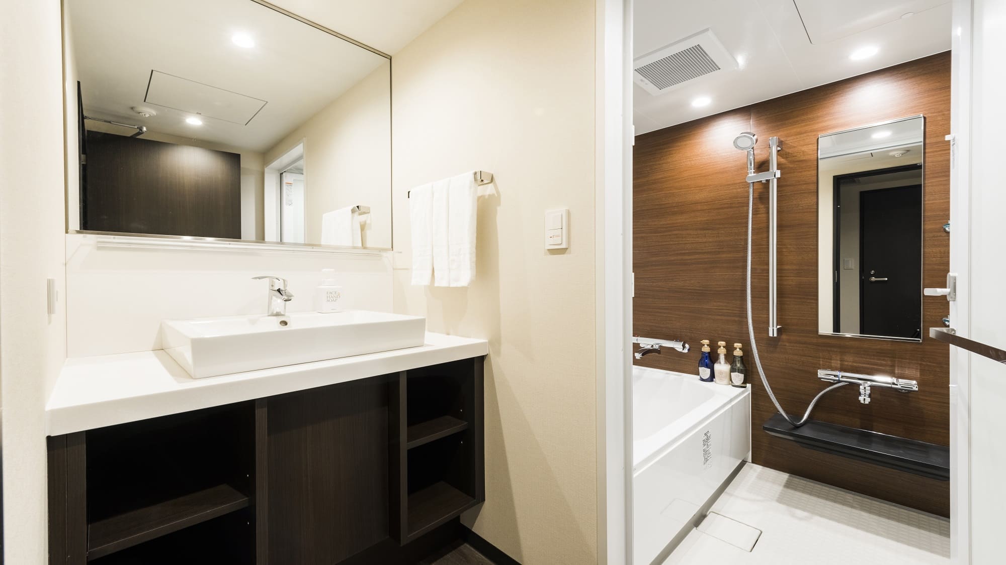 Deluxe Family Triple (separate bath and toilet)