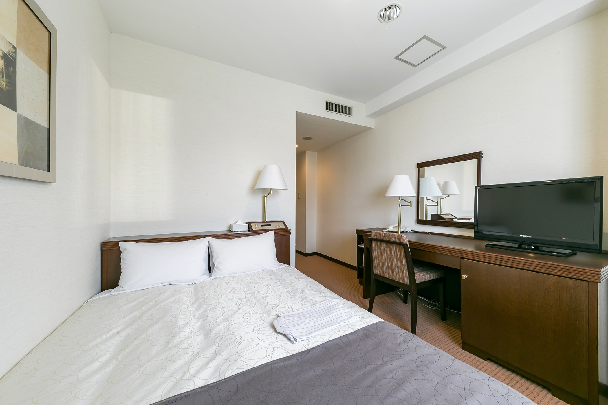 Single room (semi-double room) 15.1 sqm / 140 cm wide bed