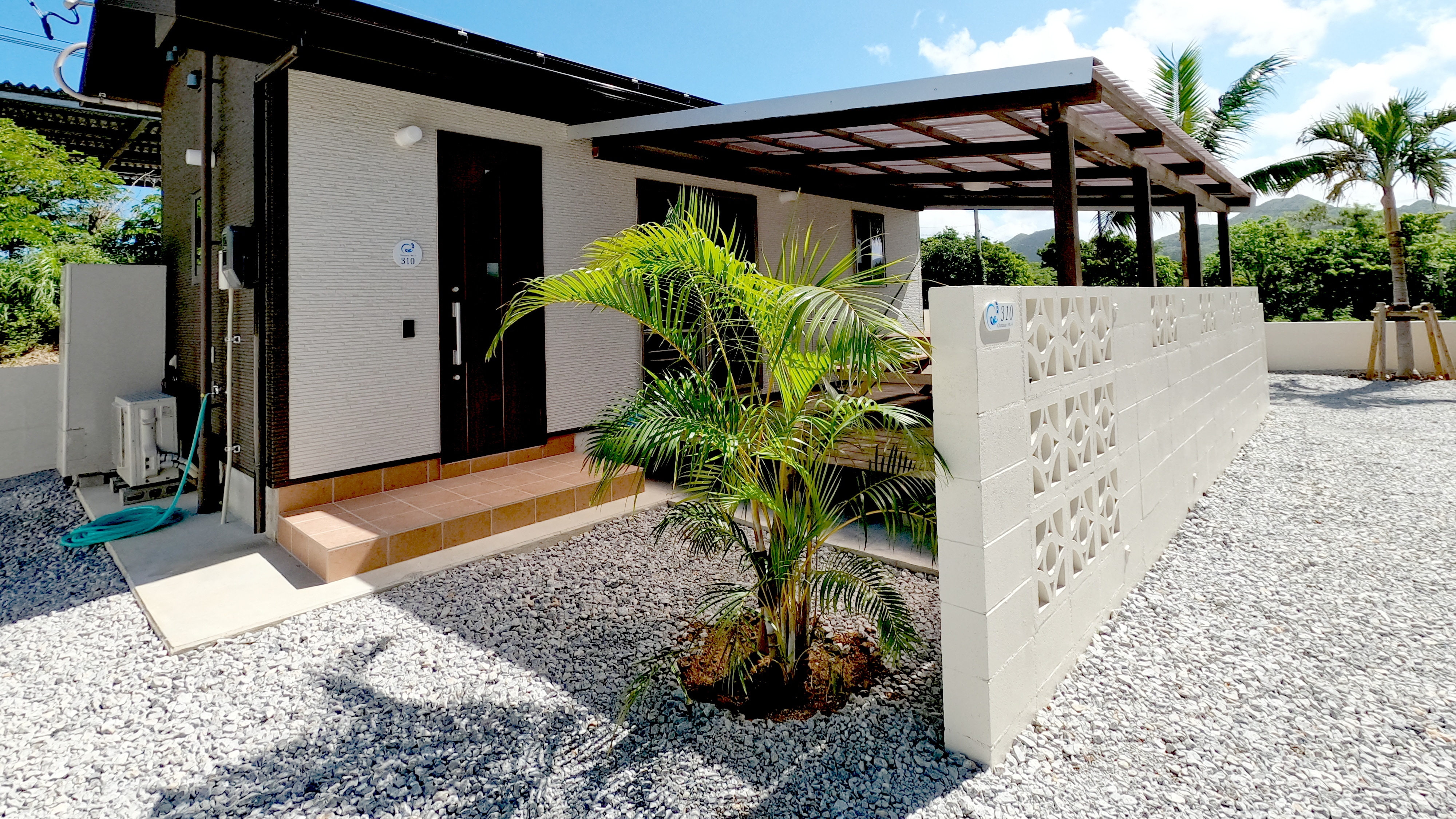 3rd store couple type exterior