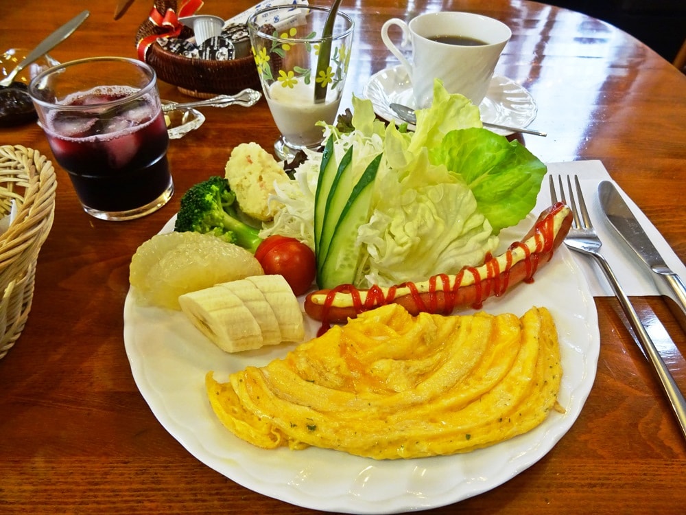 This is Yamasan's breakfast set.