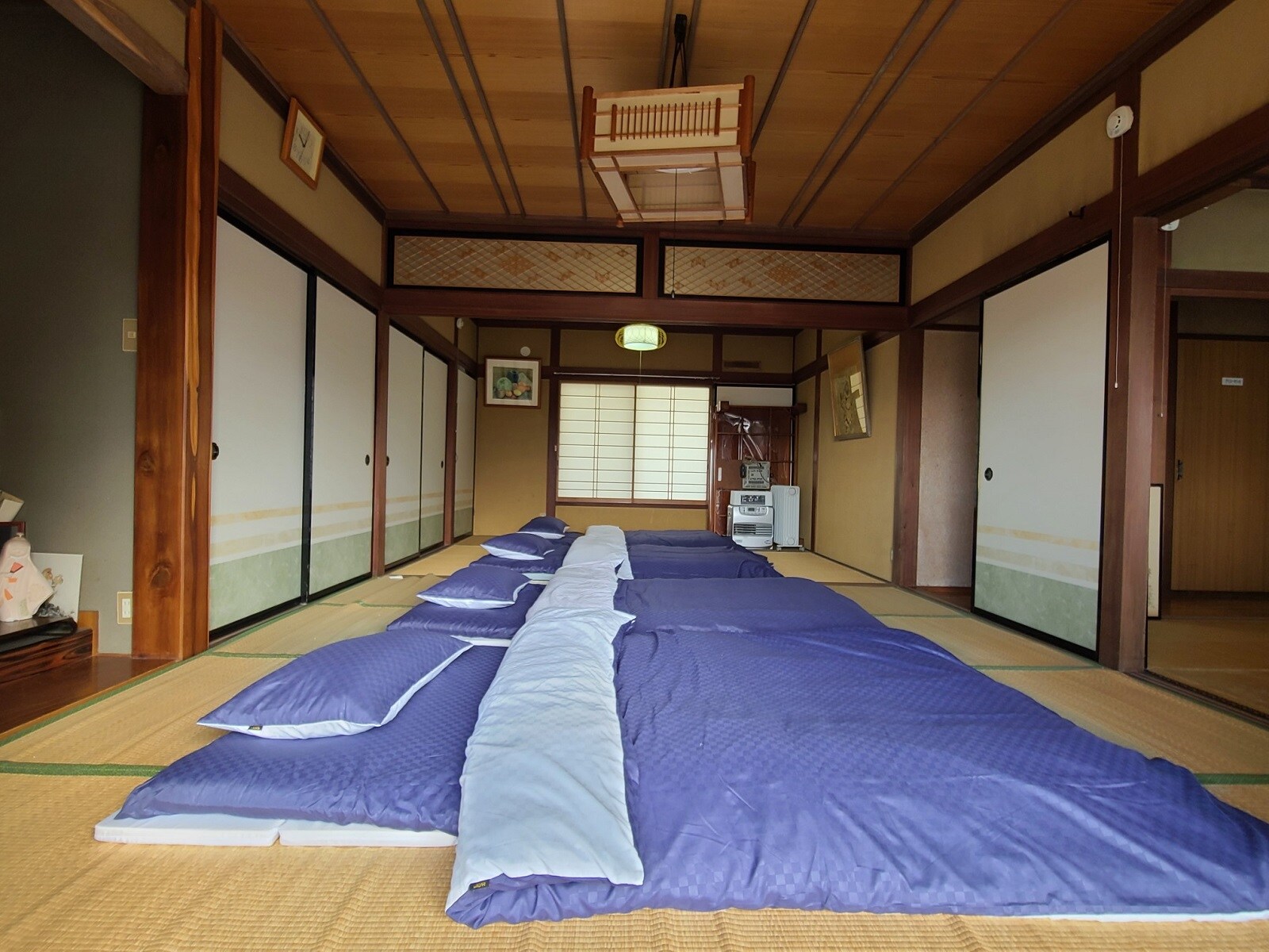 2. 一樓臥室 1 張蒲團