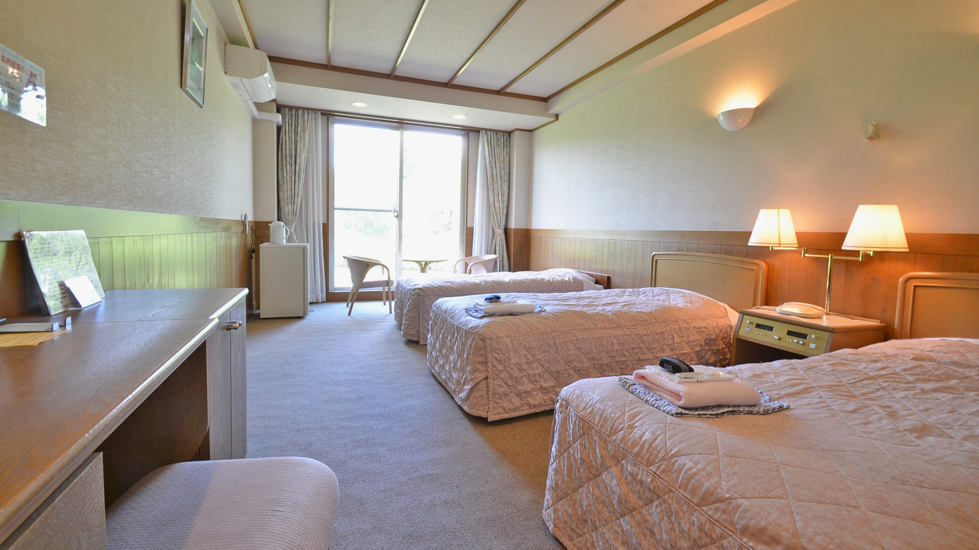 *Example of a guest room/Basic amenities such as towels, bath towels, and yukata robes are provided.