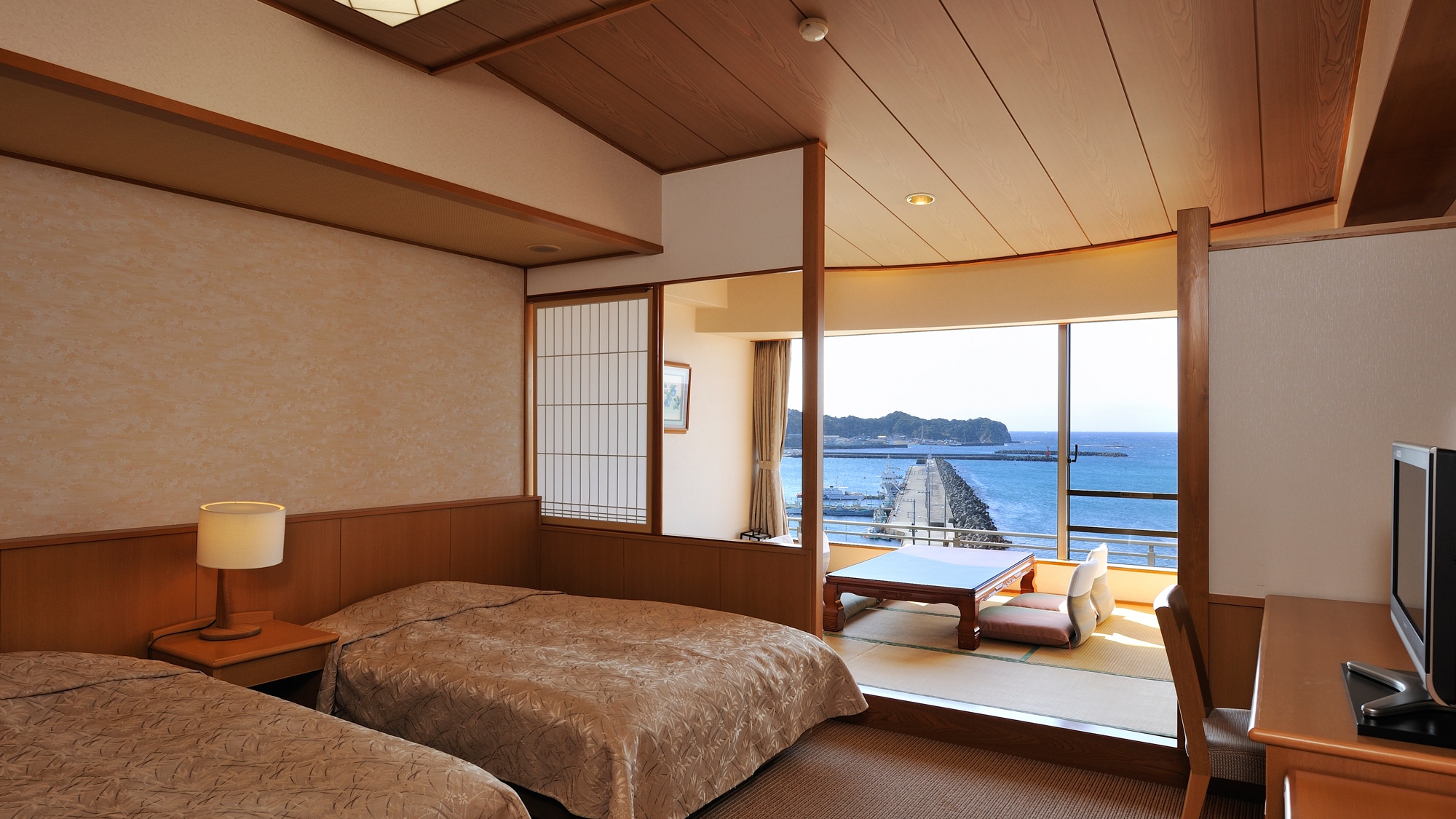 ◆ [ห้องสไตล์ญี่ปุ่น-ตะวันตก (ตัวอย่าง)] วิวทะเล (ห้องสไตล์ญี่ปุ่น + เตียงคู่) ห้องประมาณ 45 ตร.ม.