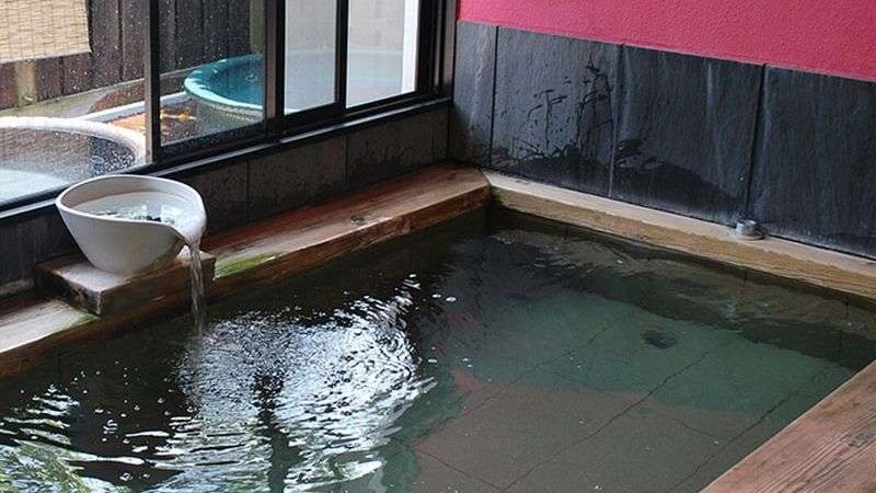 Indoor bath (female)
